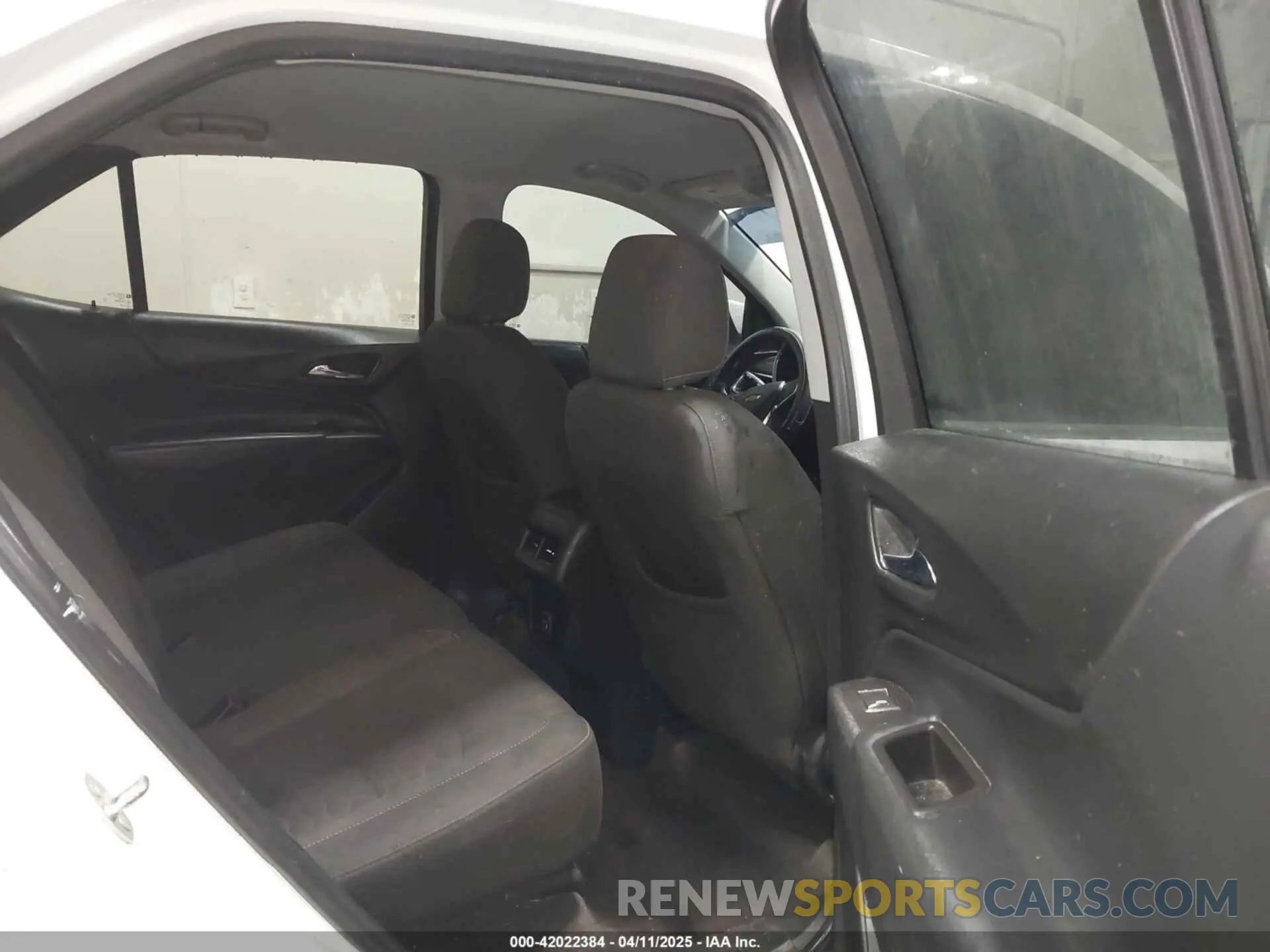 8 Photograph of a damaged car 2GNAXUEV3L6236561 CHEVROLET EQUINOX 2020