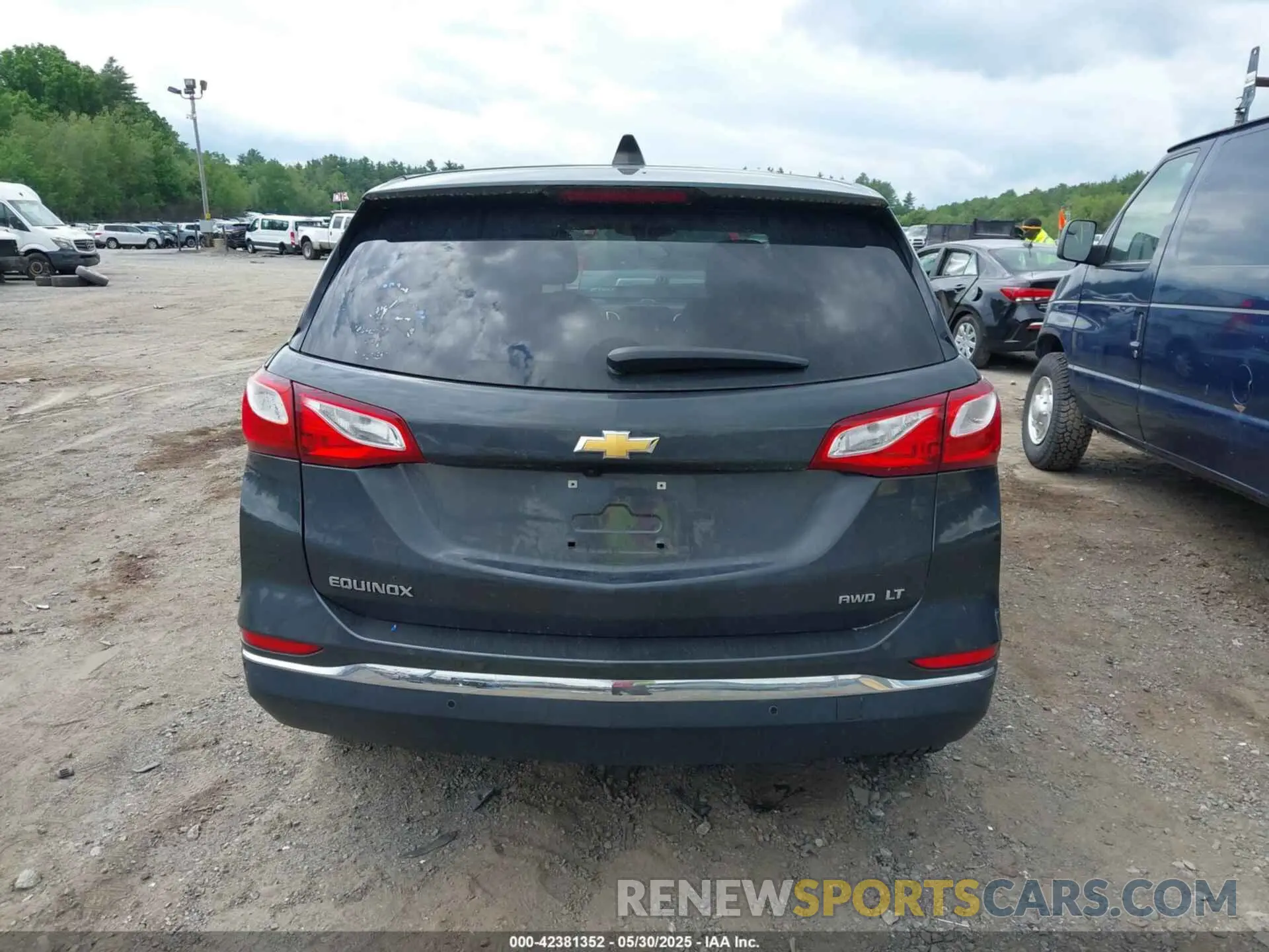 16 Photograph of a damaged car 2GNAXUEV4L6124416 CHEVROLET EQUINOX 2020