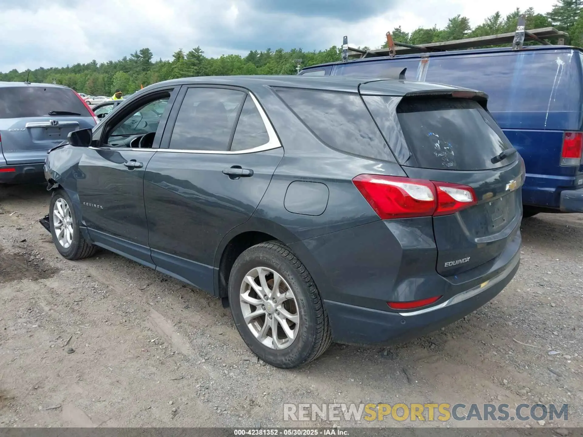 3 Photograph of a damaged car 2GNAXUEV4L6124416 CHEVROLET EQUINOX 2020