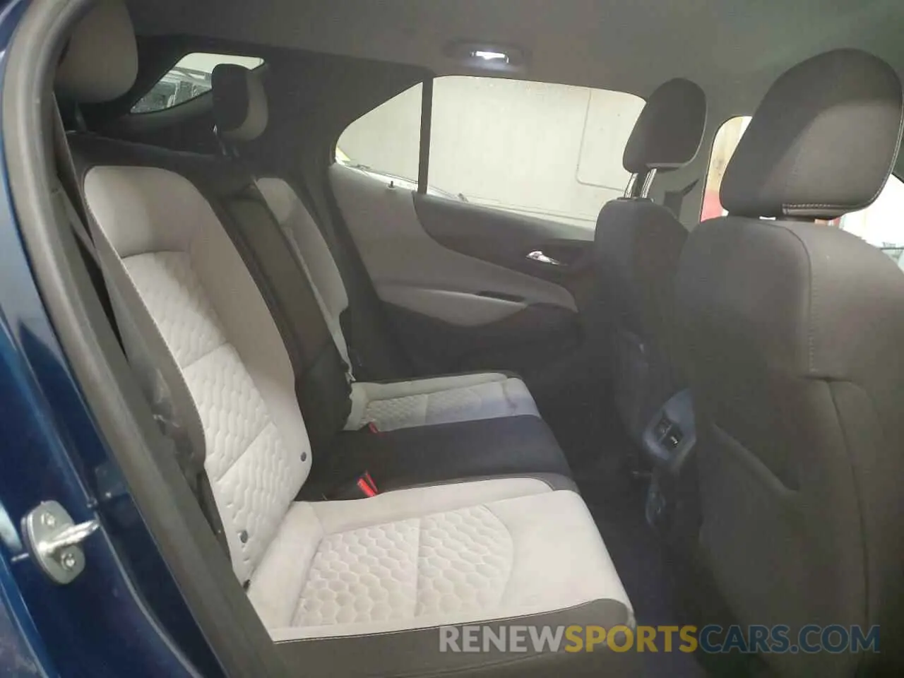 11 Photograph of a damaged car 2GNAXUEV4L6154693 CHEVROLET EQUINOX 2020