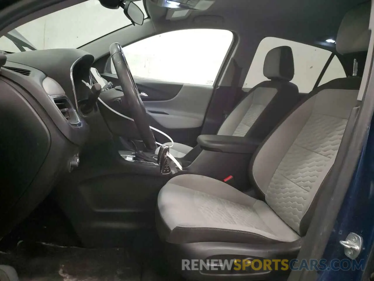 7 Photograph of a damaged car 2GNAXUEV4L6154693 CHEVROLET EQUINOX 2020