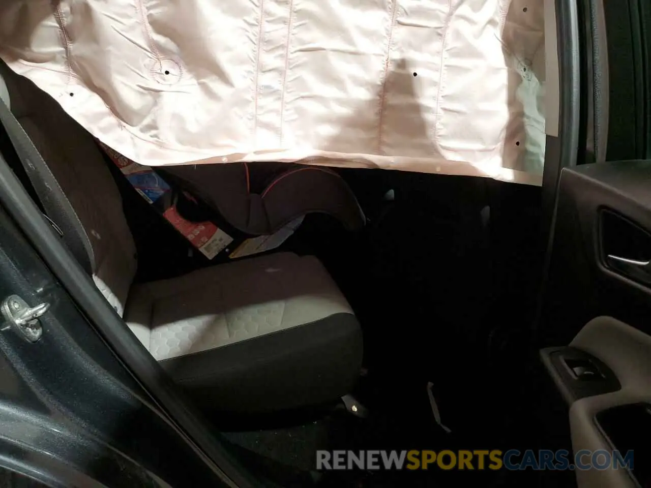 11 Photograph of a damaged car 2GNAXUEV4L6193557 CHEVROLET EQUINOX 2020