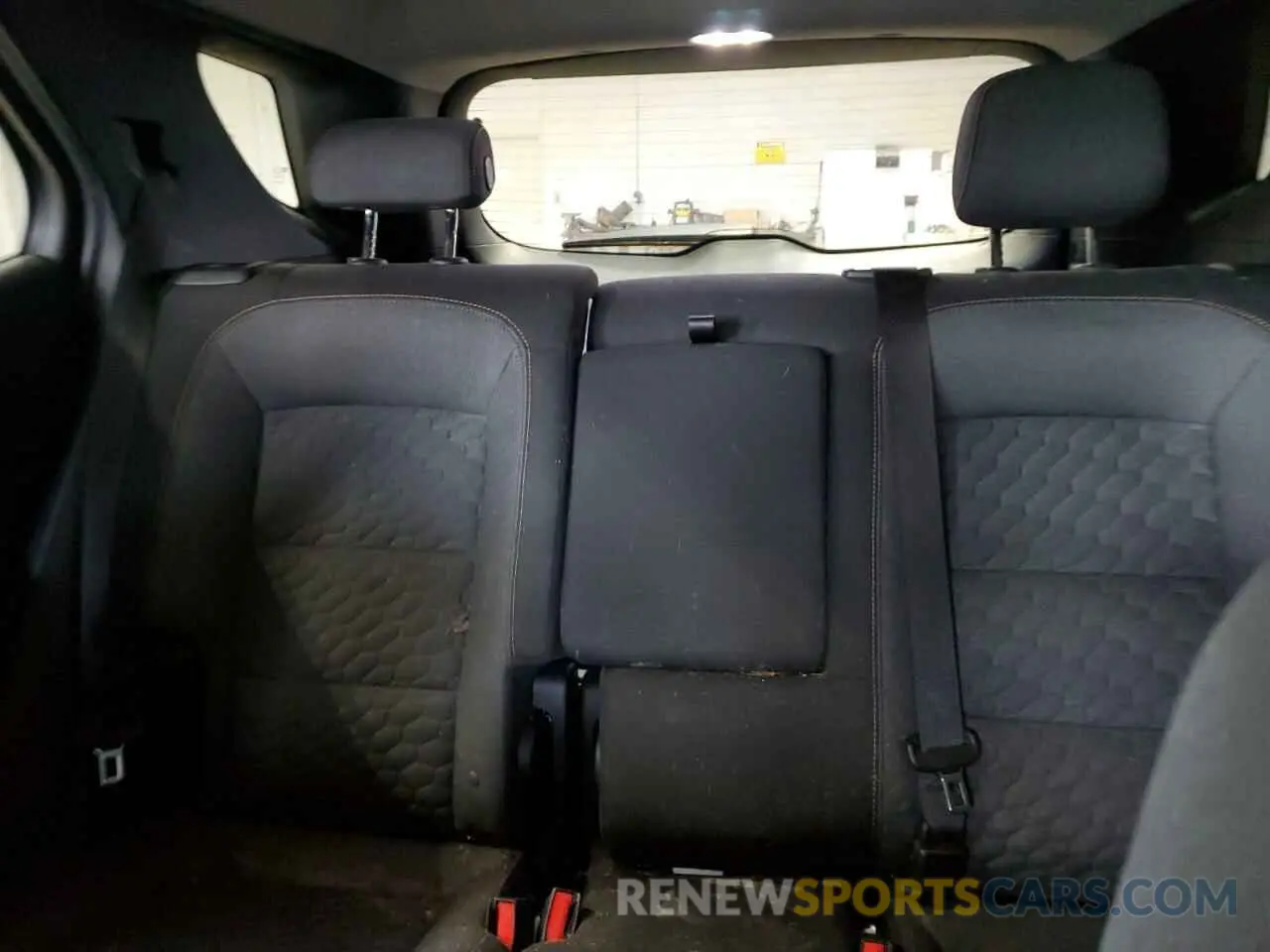10 Photograph of a damaged car 2GNAXUEV4L6207120 CHEVROLET EQUINOX 2020