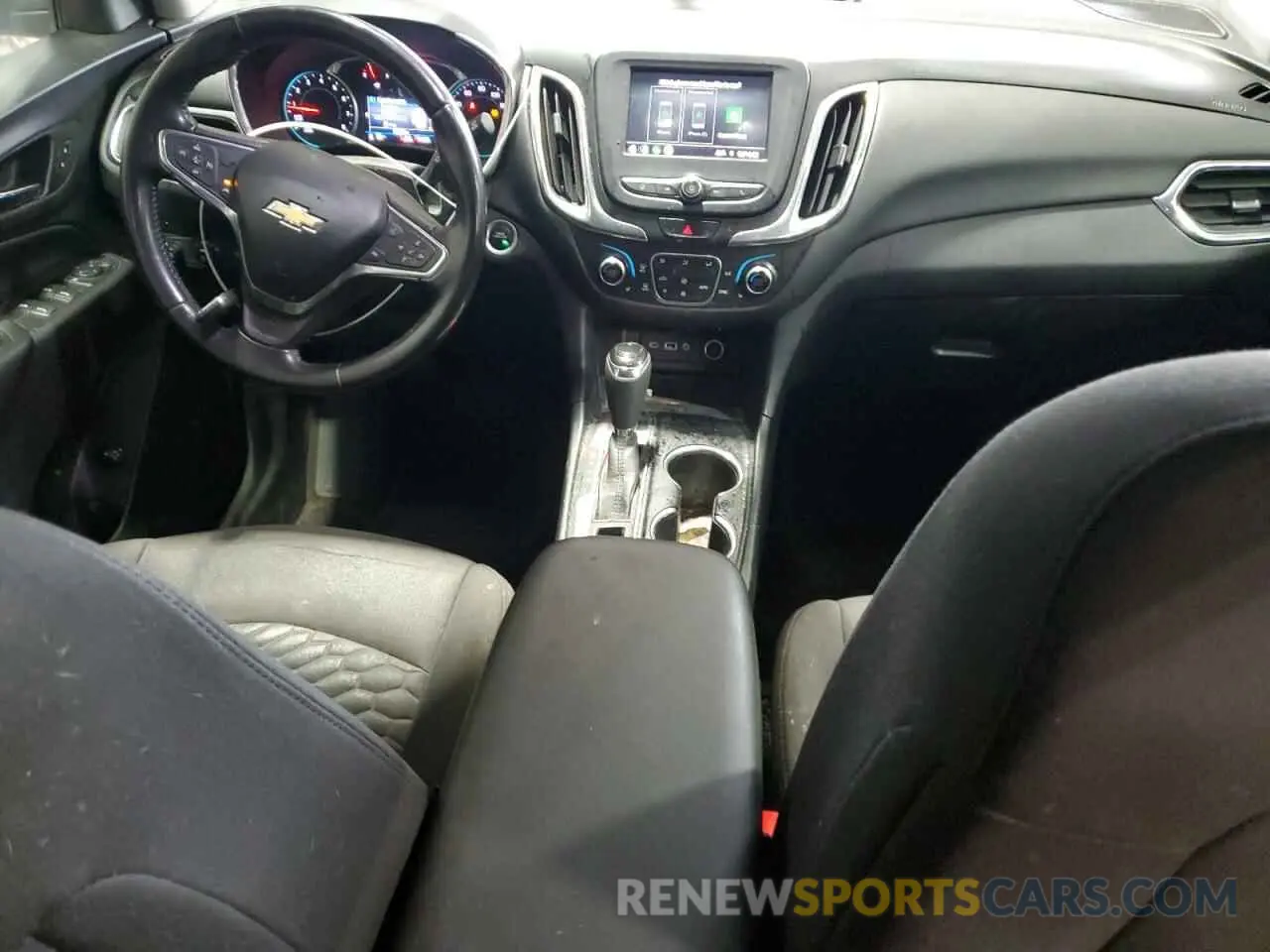 8 Photograph of a damaged car 2GNAXUEV4L6207120 CHEVROLET EQUINOX 2020
