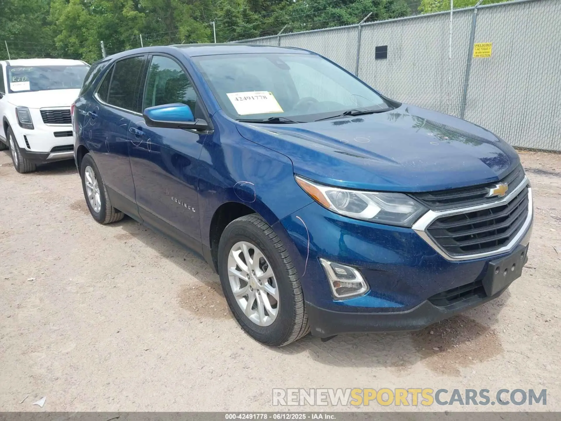 1 Photograph of a damaged car 2GNAXUEV4L6222555 CHEVROLET EQUINOX 2020