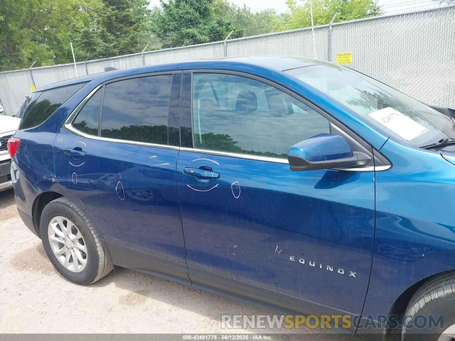 13 Photograph of a damaged car 2GNAXUEV4L6222555 CHEVROLET EQUINOX 2020