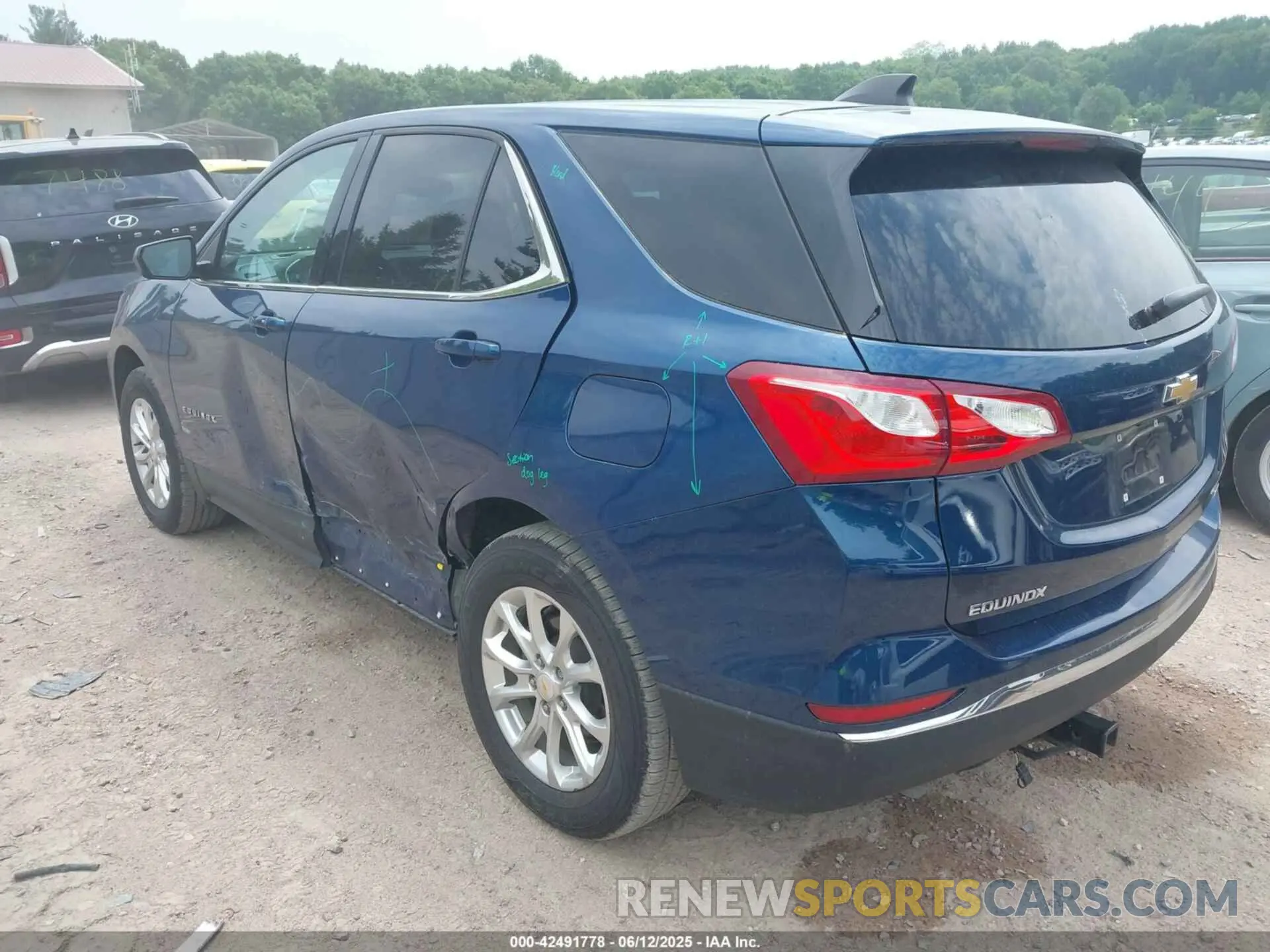 3 Photograph of a damaged car 2GNAXUEV4L6222555 CHEVROLET EQUINOX 2020