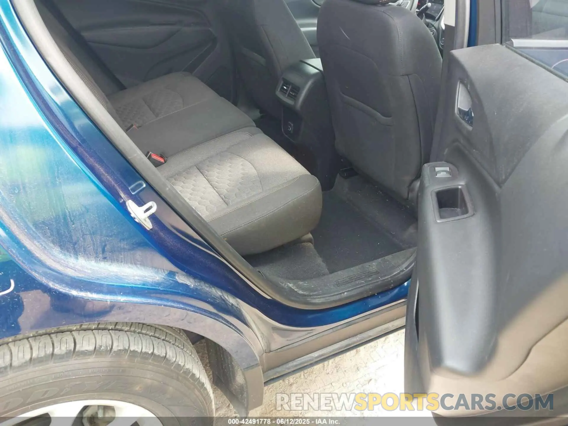 8 Photograph of a damaged car 2GNAXUEV4L6222555 CHEVROLET EQUINOX 2020