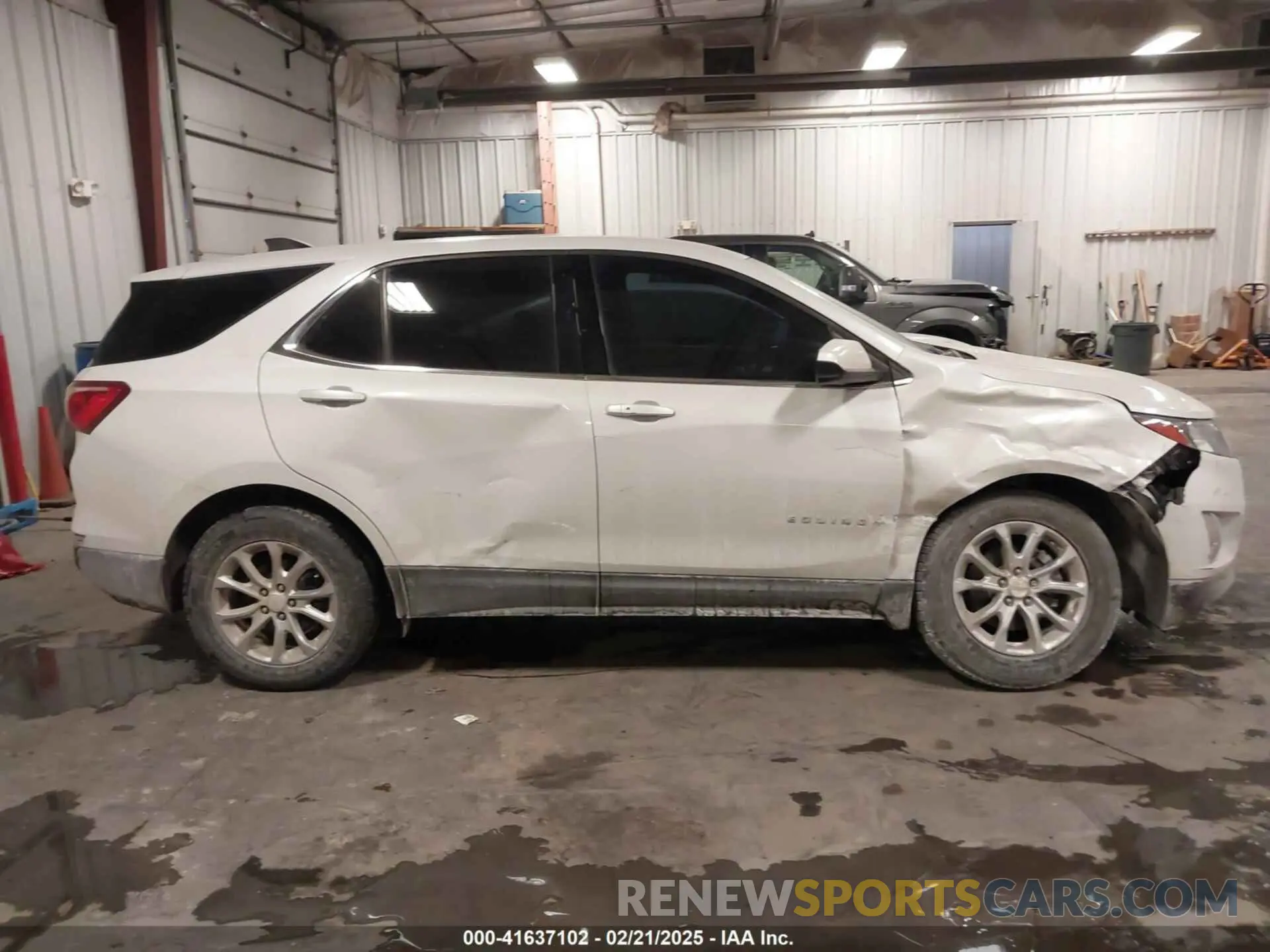 13 Photograph of a damaged car 2GNAXUEV4L6228503 CHEVROLET EQUINOX 2020