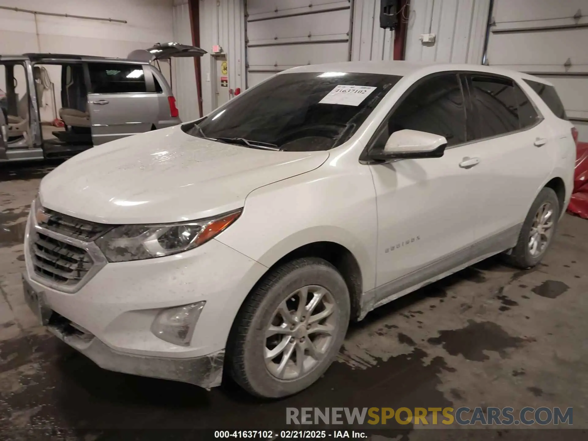 2 Photograph of a damaged car 2GNAXUEV4L6228503 CHEVROLET EQUINOX 2020