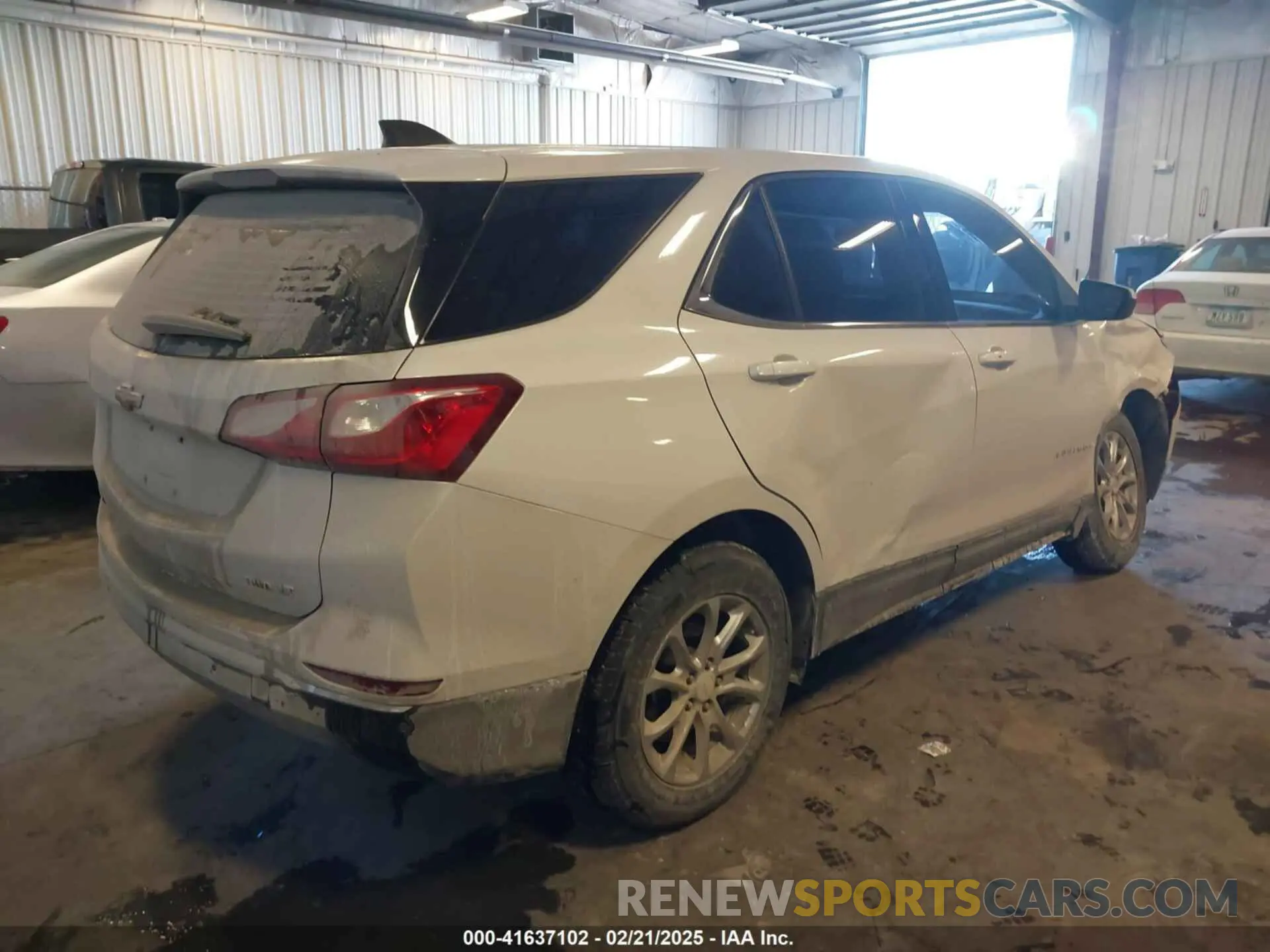 4 Photograph of a damaged car 2GNAXUEV4L6228503 CHEVROLET EQUINOX 2020