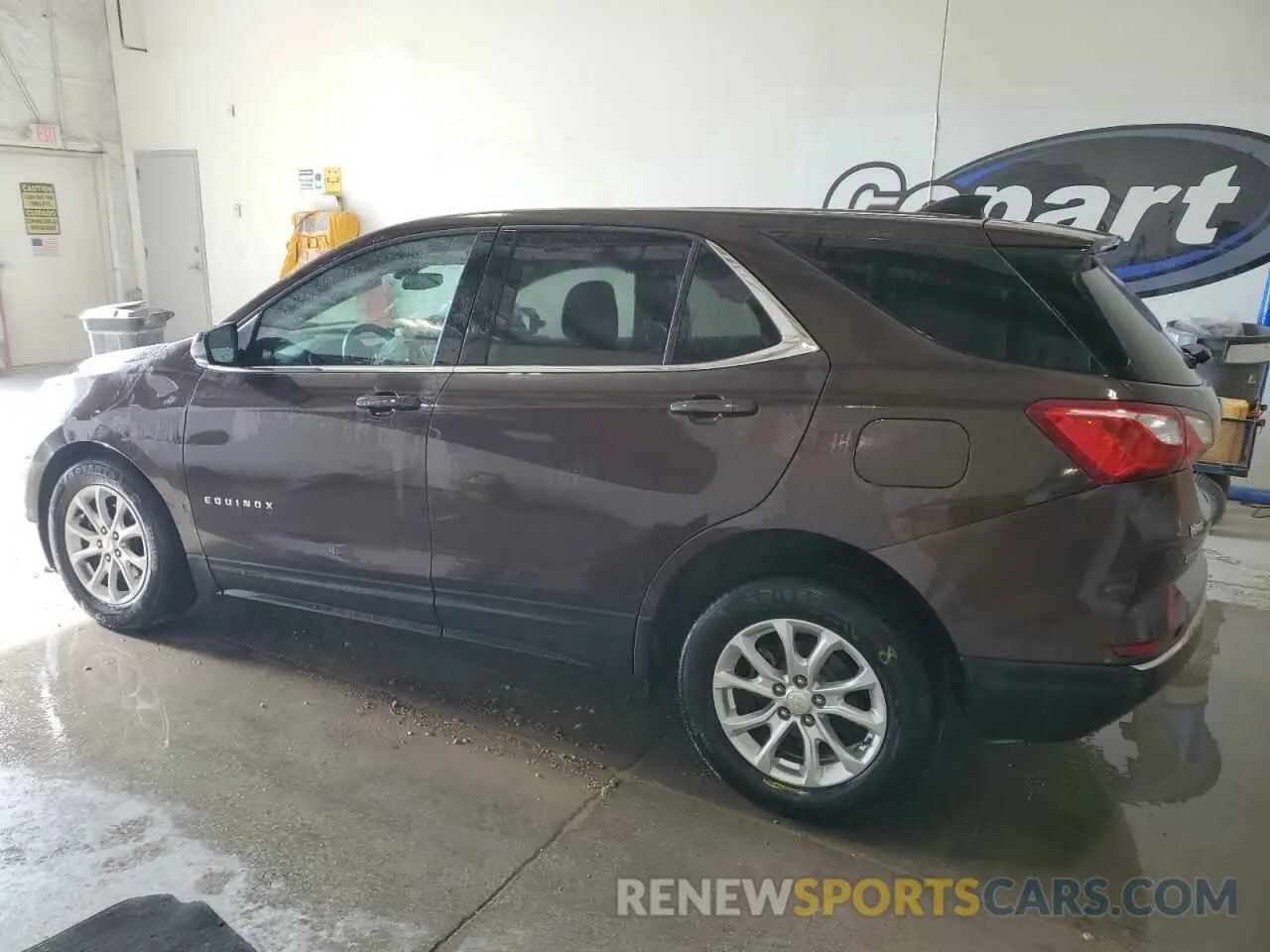 2 Photograph of a damaged car 2GNAXUEV4L6233491 CHEVROLET EQUINOX 2020