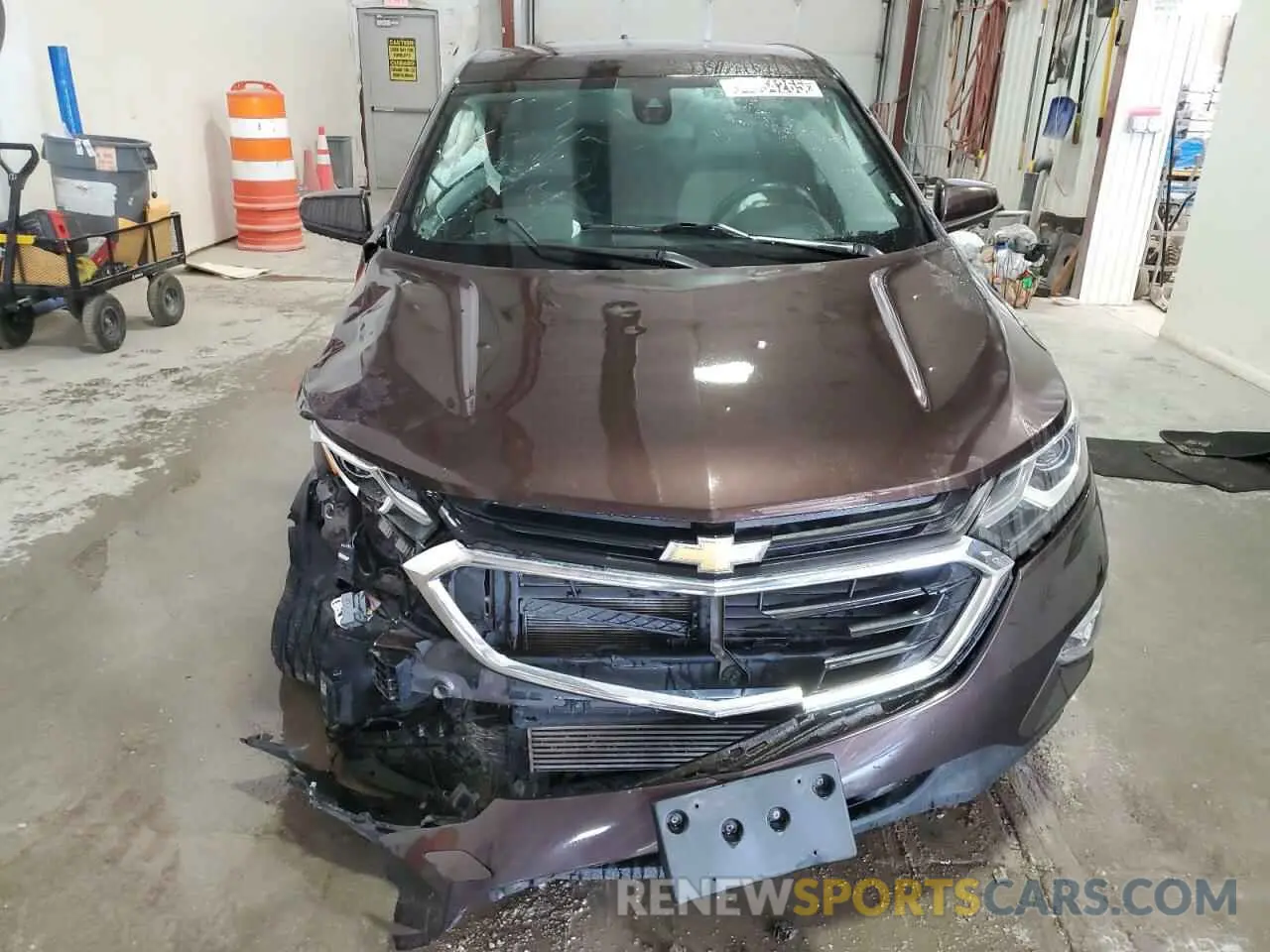5 Photograph of a damaged car 2GNAXUEV4L6233491 CHEVROLET EQUINOX 2020