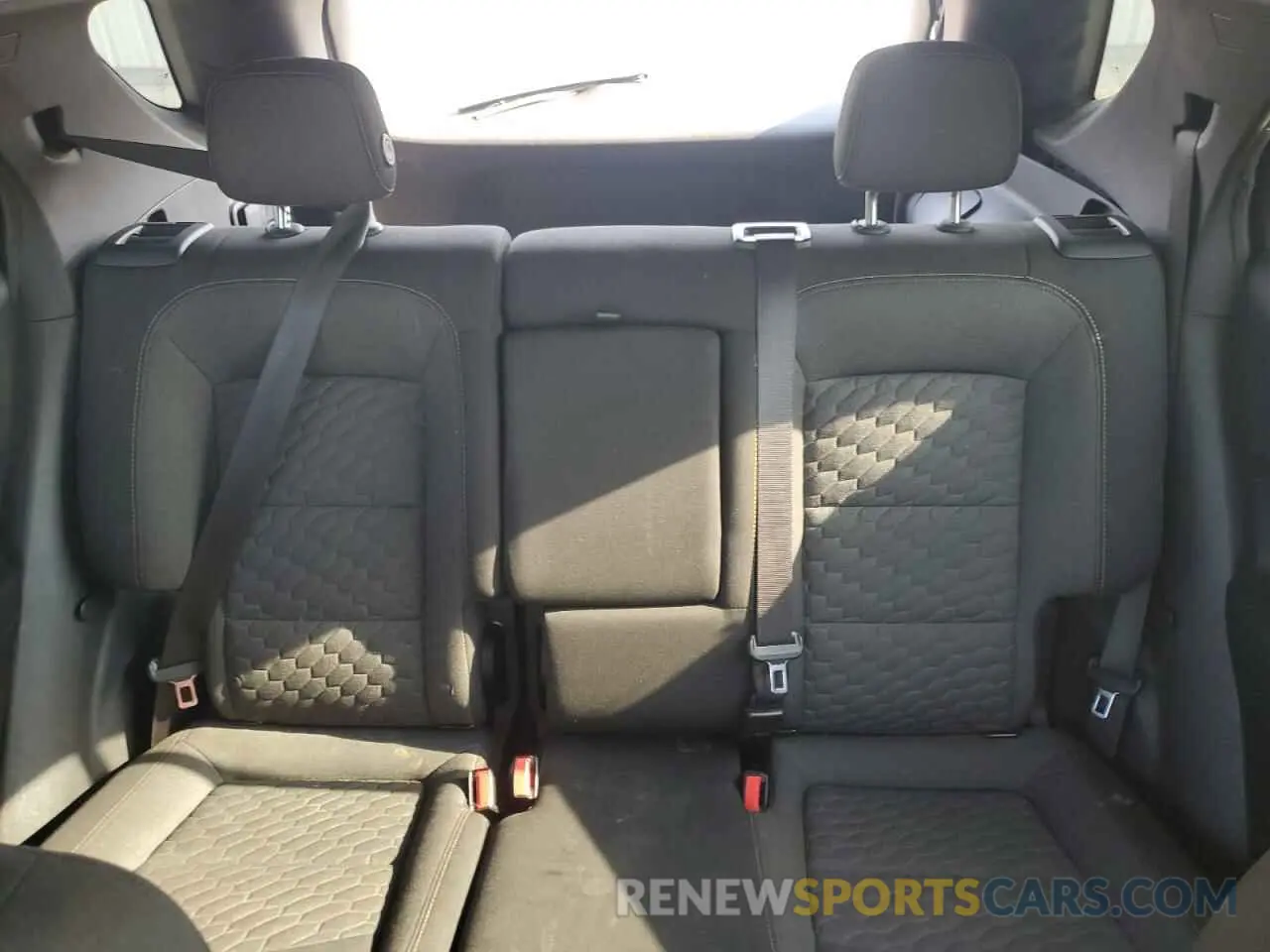 10 Photograph of a damaged car 2GNAXUEV4L6240487 CHEVROLET EQUINOX 2020