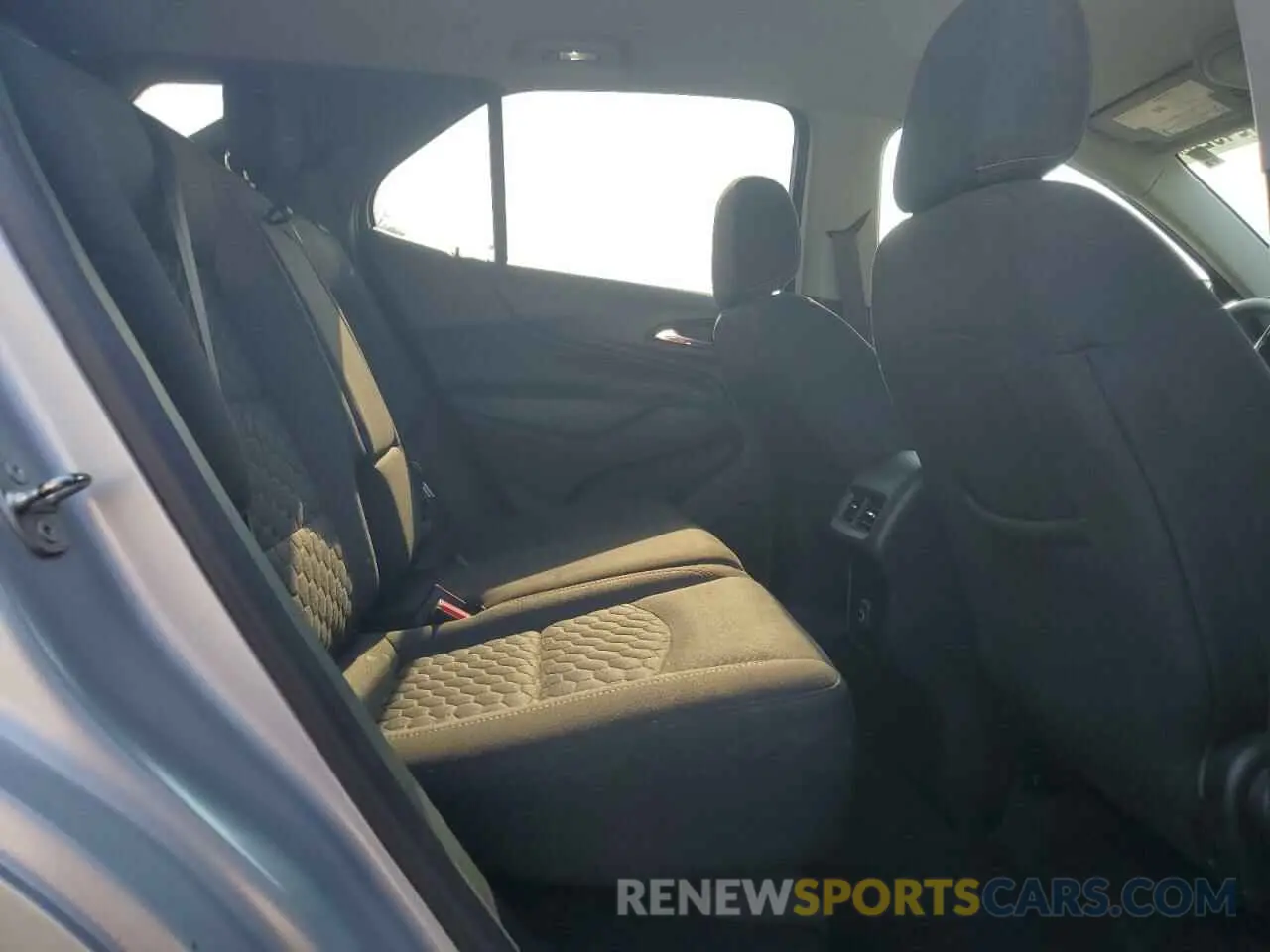 11 Photograph of a damaged car 2GNAXUEV4L6240487 CHEVROLET EQUINOX 2020