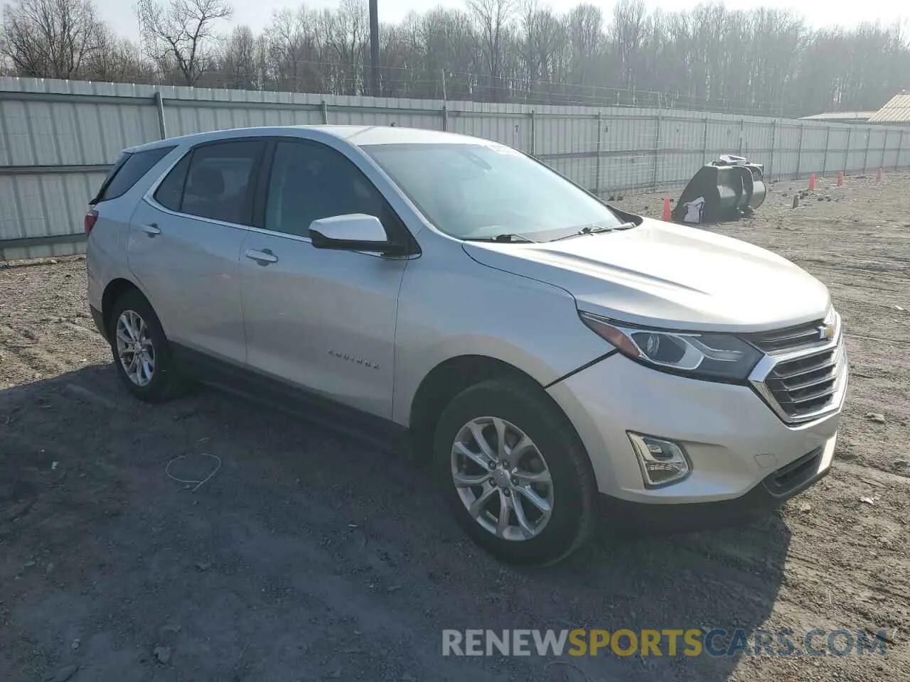 4 Photograph of a damaged car 2GNAXUEV4L6240487 CHEVROLET EQUINOX 2020