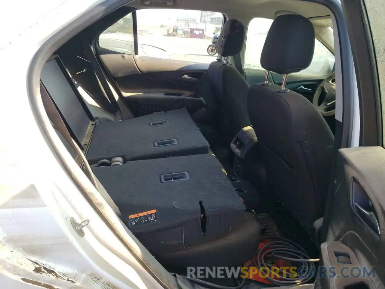 10 Photograph of a damaged car 2GNAXUEV4L6240814 CHEVROLET EQUINOX 2020