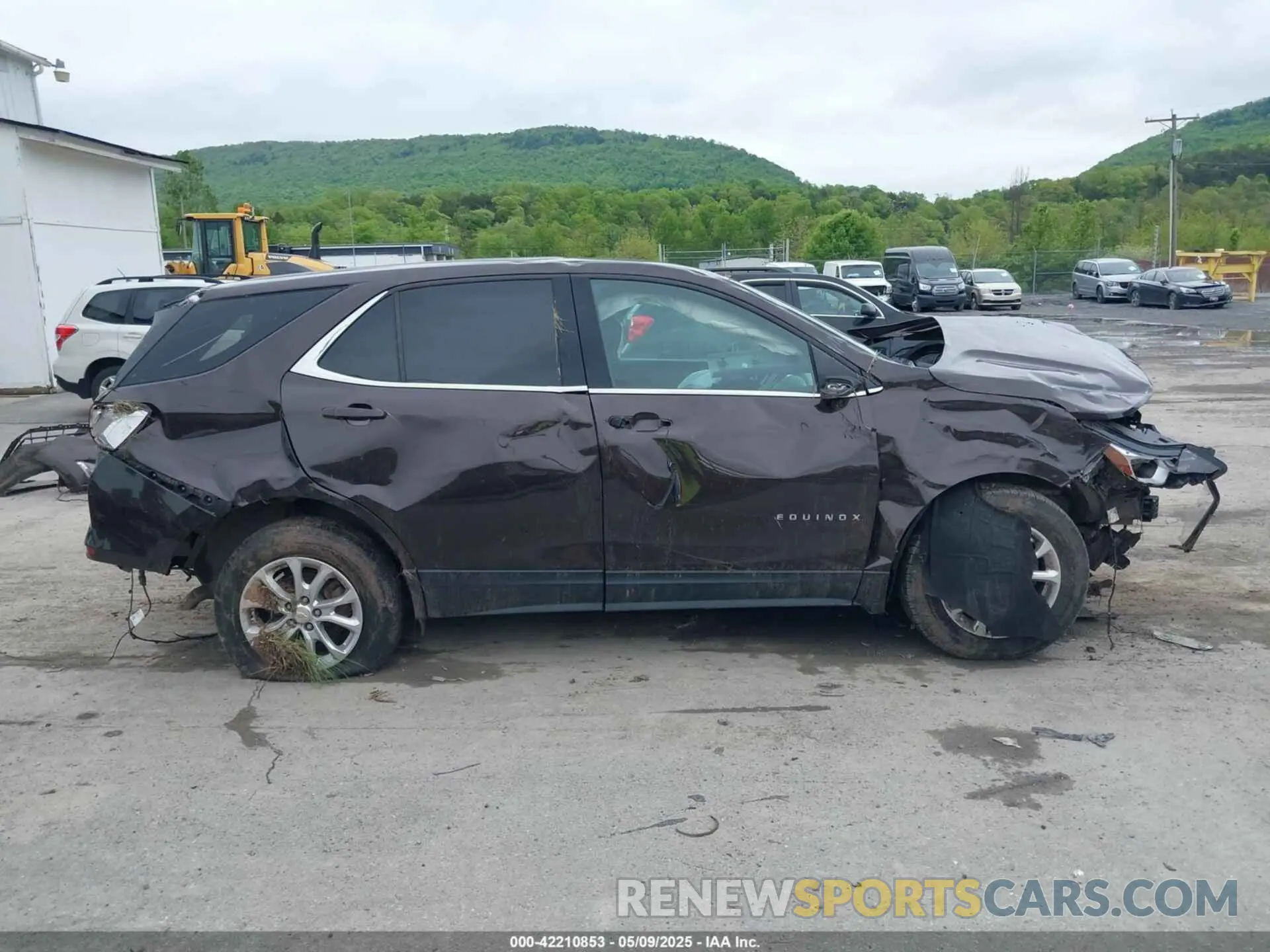 13 Photograph of a damaged car 2GNAXUEV4L6265275 CHEVROLET EQUINOX 2020