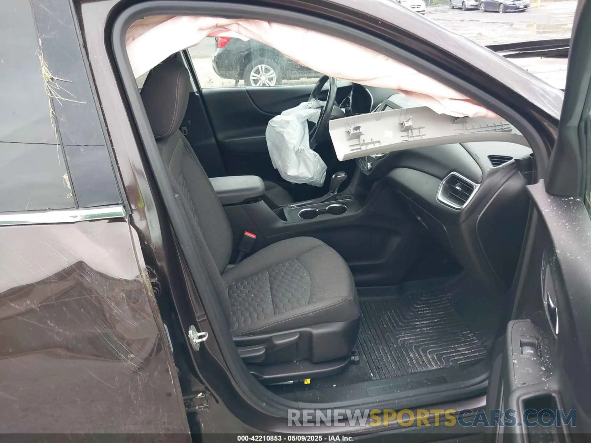 5 Photograph of a damaged car 2GNAXUEV4L6265275 CHEVROLET EQUINOX 2020