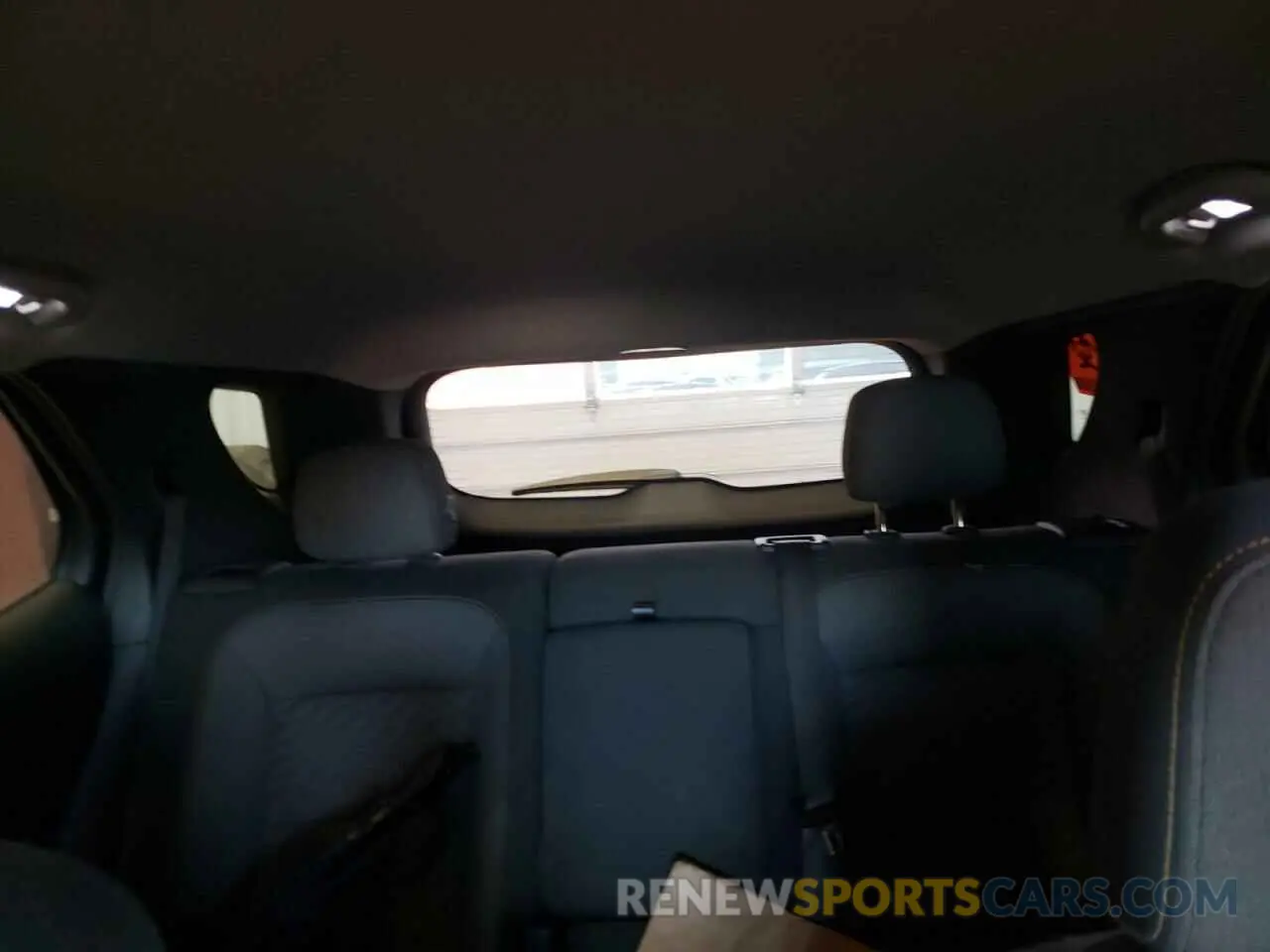 10 Photograph of a damaged car 2GNAXUEV4L6285655 CHEVROLET EQUINOX 2020