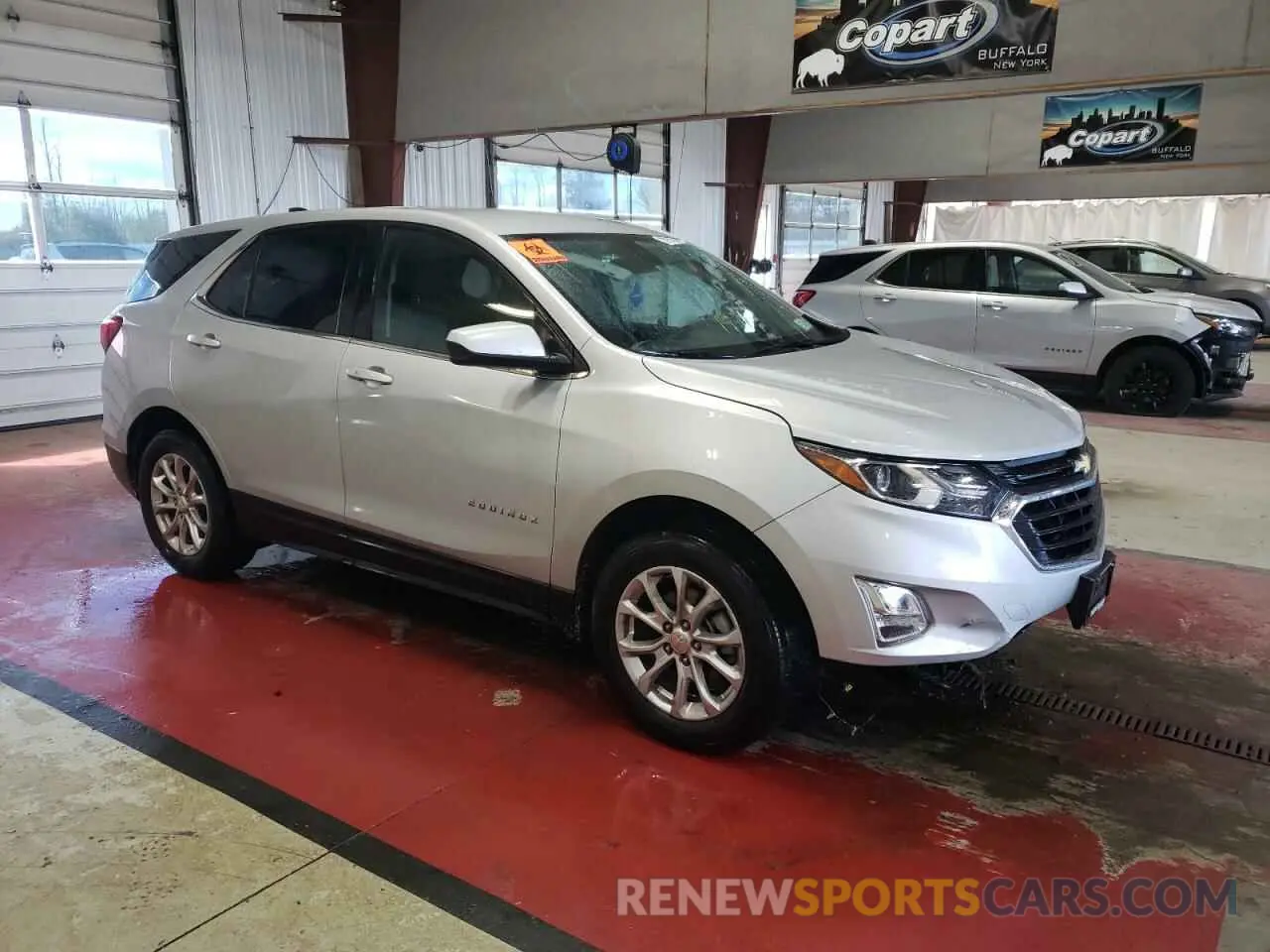 4 Photograph of a damaged car 2GNAXUEV4L6285655 CHEVROLET EQUINOX 2020