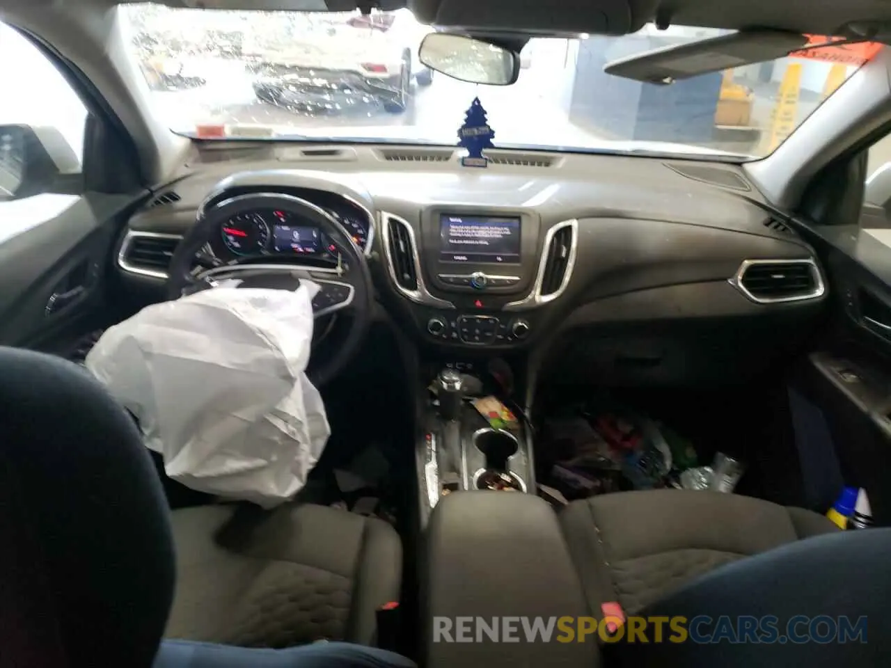 8 Photograph of a damaged car 2GNAXUEV4L6285655 CHEVROLET EQUINOX 2020