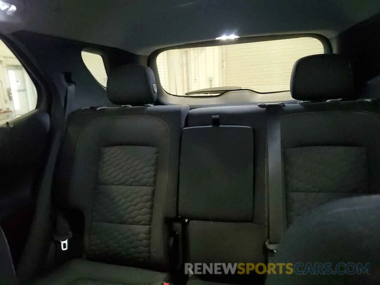 10 Photograph of a damaged car 2GNAXUEV5L6130774 CHEVROLET EQUINOX 2020