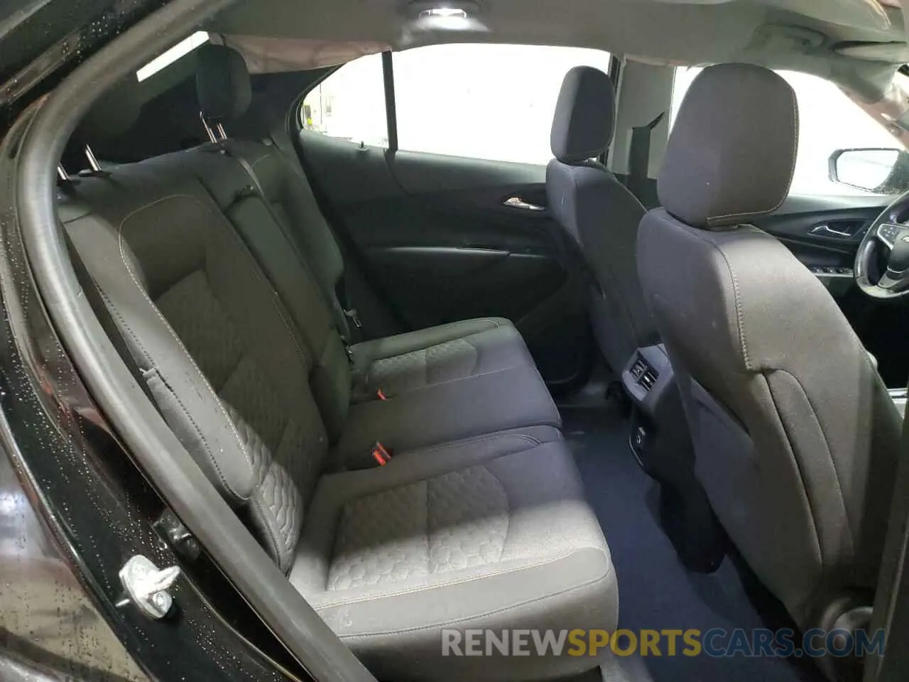 11 Photograph of a damaged car 2GNAXUEV5L6137224 CHEVROLET EQUINOX 2020
