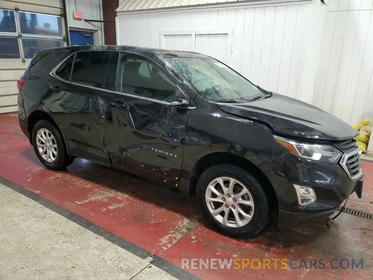 4 Photograph of a damaged car 2GNAXUEV5L6137224 CHEVROLET EQUINOX 2020