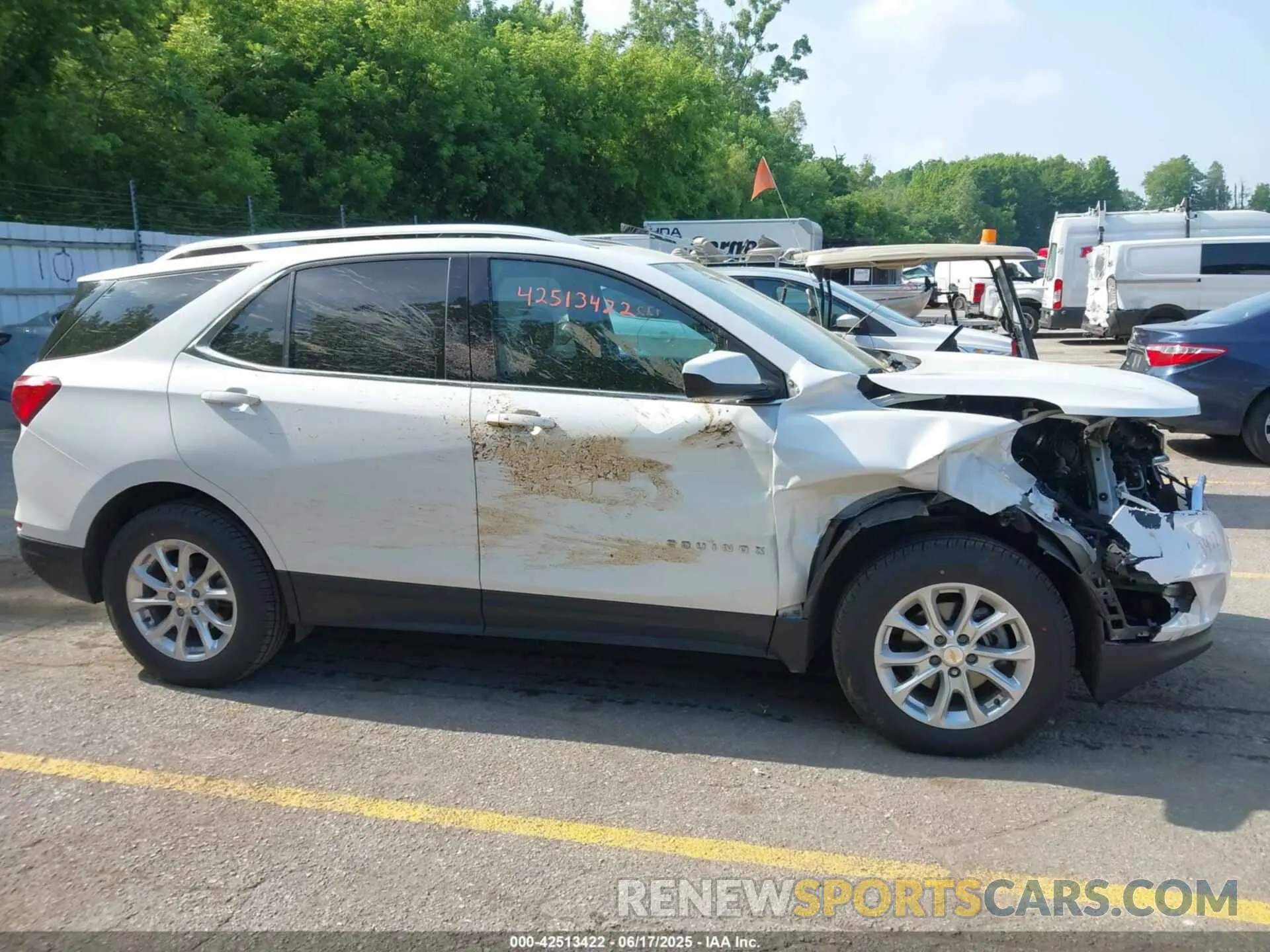 13 Photograph of a damaged car 2GNAXUEV5L6141905 CHEVROLET EQUINOX 2020
