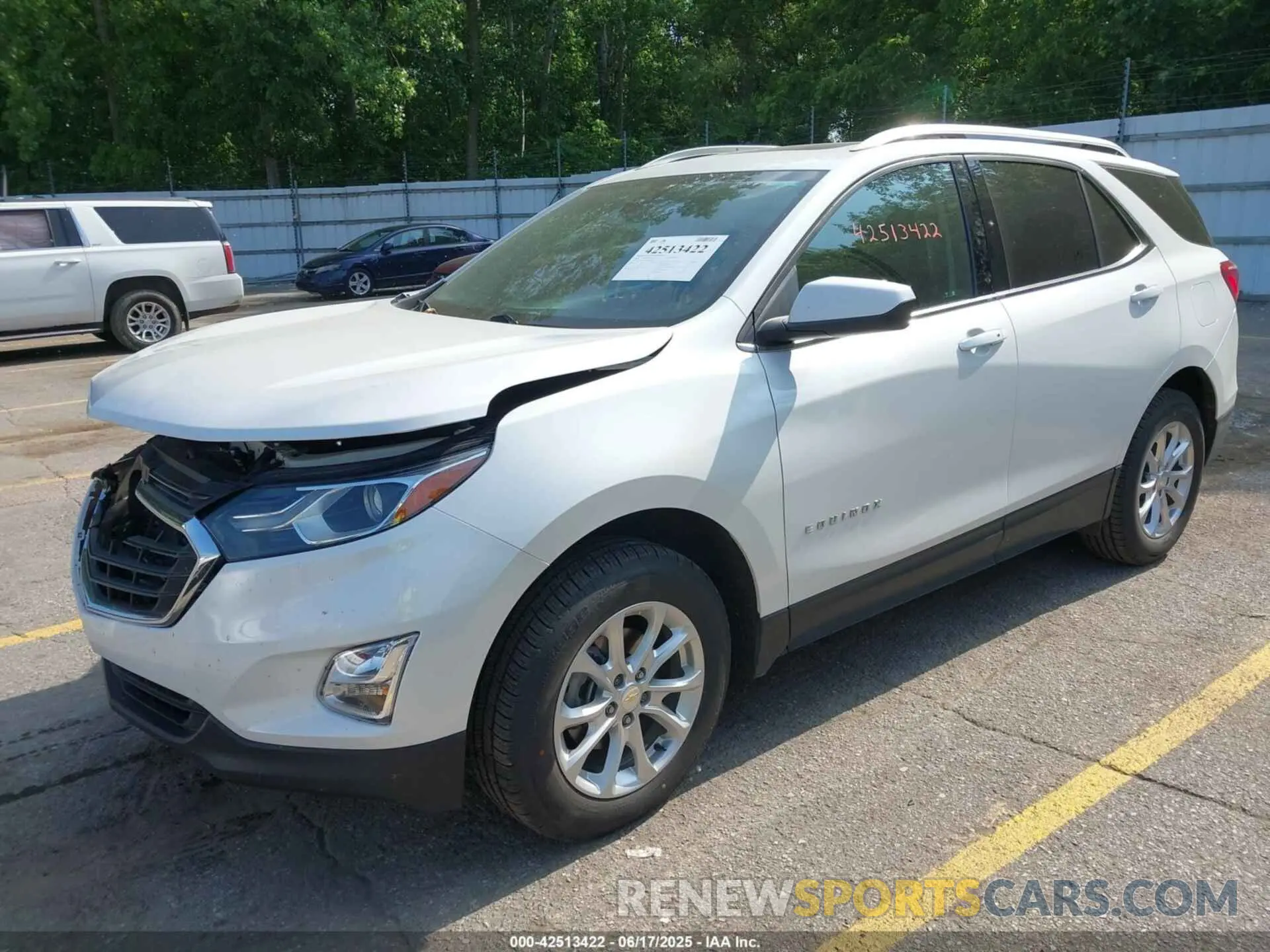 2 Photograph of a damaged car 2GNAXUEV5L6141905 CHEVROLET EQUINOX 2020