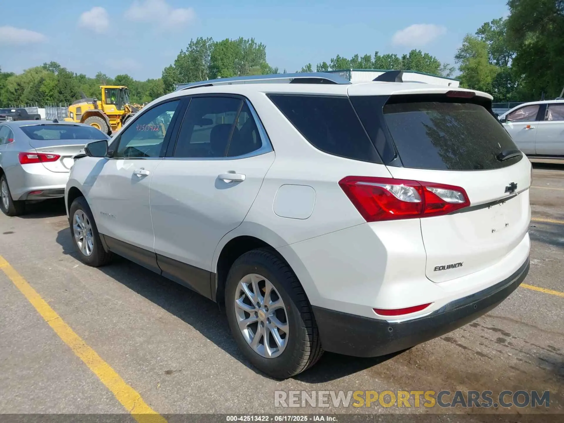 3 Photograph of a damaged car 2GNAXUEV5L6141905 CHEVROLET EQUINOX 2020