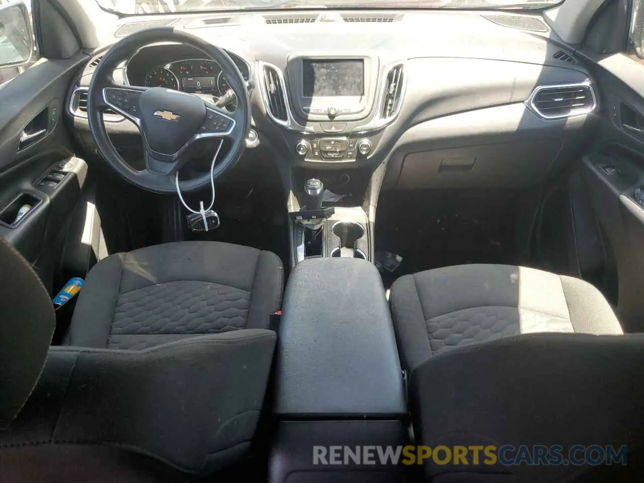 8 Photograph of a damaged car 2GNAXUEV5L6152483 CHEVROLET EQUINOX 2020