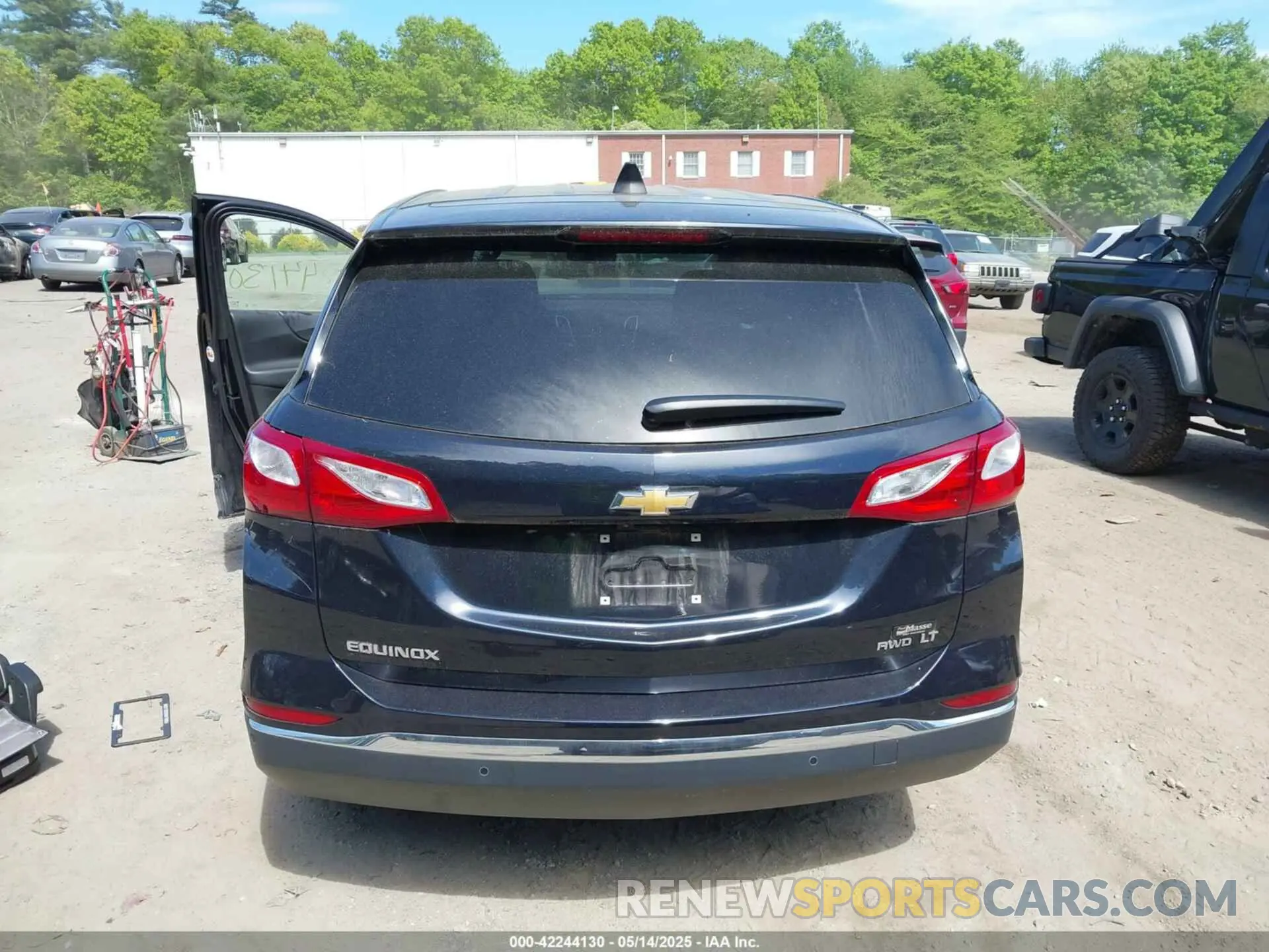 16 Photograph of a damaged car 2GNAXUEV5L6154296 CHEVROLET EQUINOX 2020