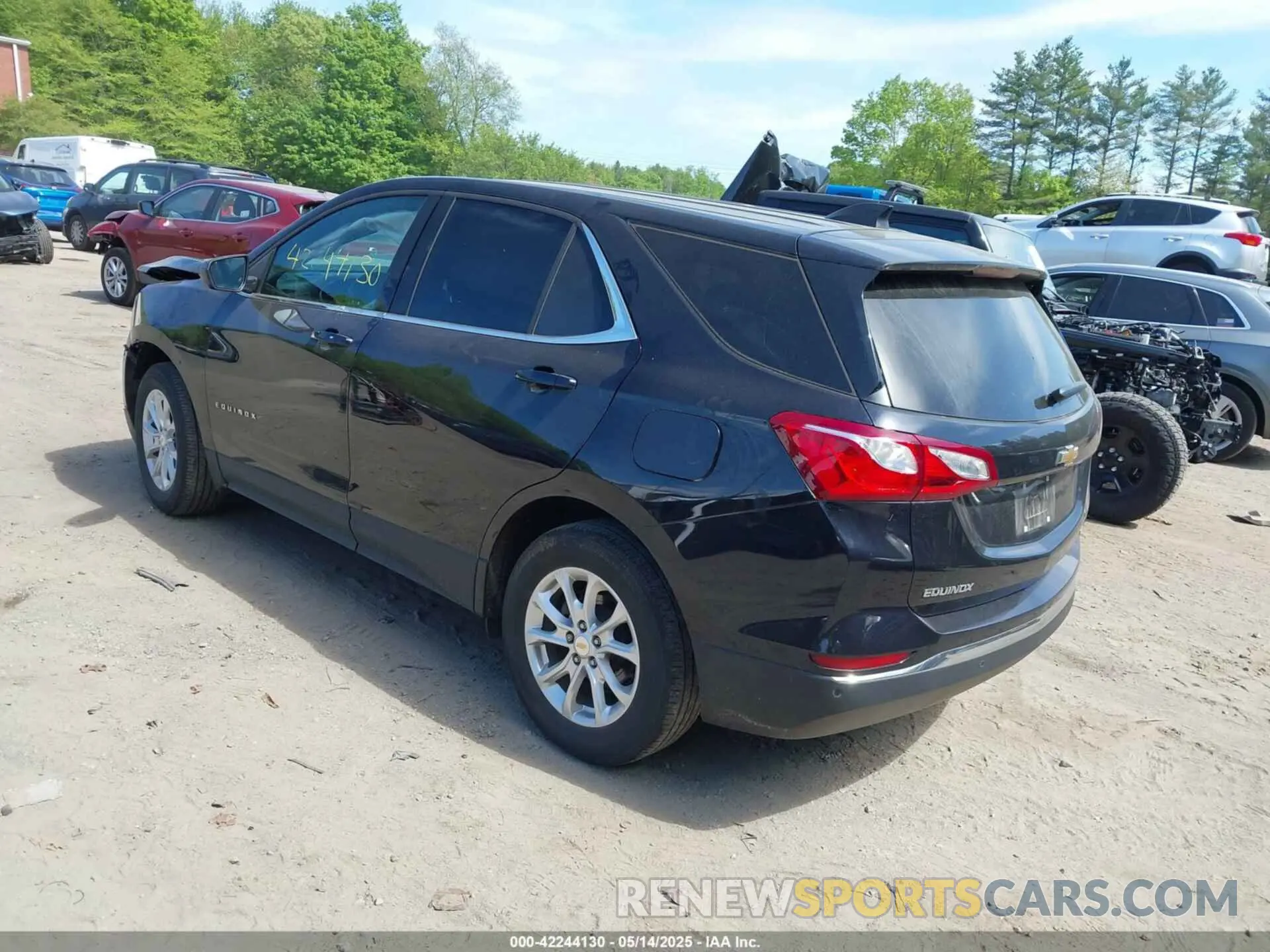 3 Photograph of a damaged car 2GNAXUEV5L6154296 CHEVROLET EQUINOX 2020