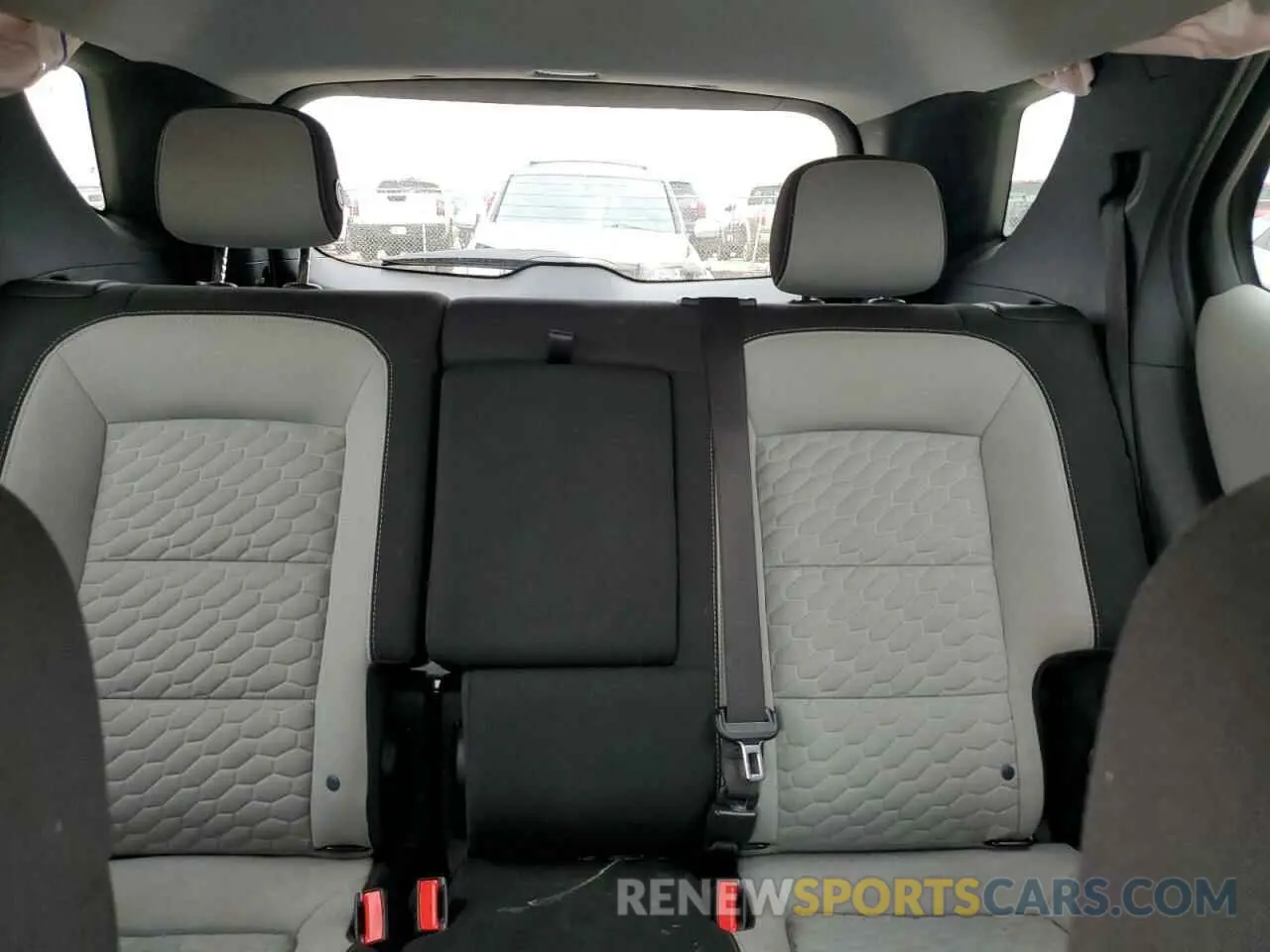 10 Photograph of a damaged car 2GNAXUEV5L6156856 CHEVROLET EQUINOX 2020