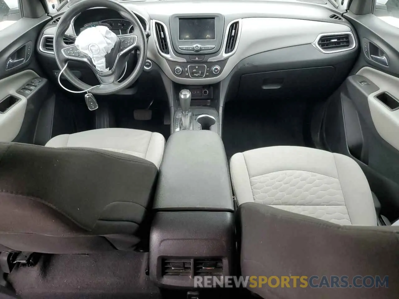 8 Photograph of a damaged car 2GNAXUEV5L6156856 CHEVROLET EQUINOX 2020