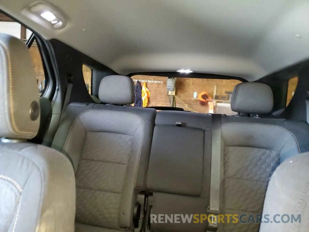 10 Photograph of a damaged car 2GNAXUEV5L6177352 CHEVROLET EQUINOX 2020