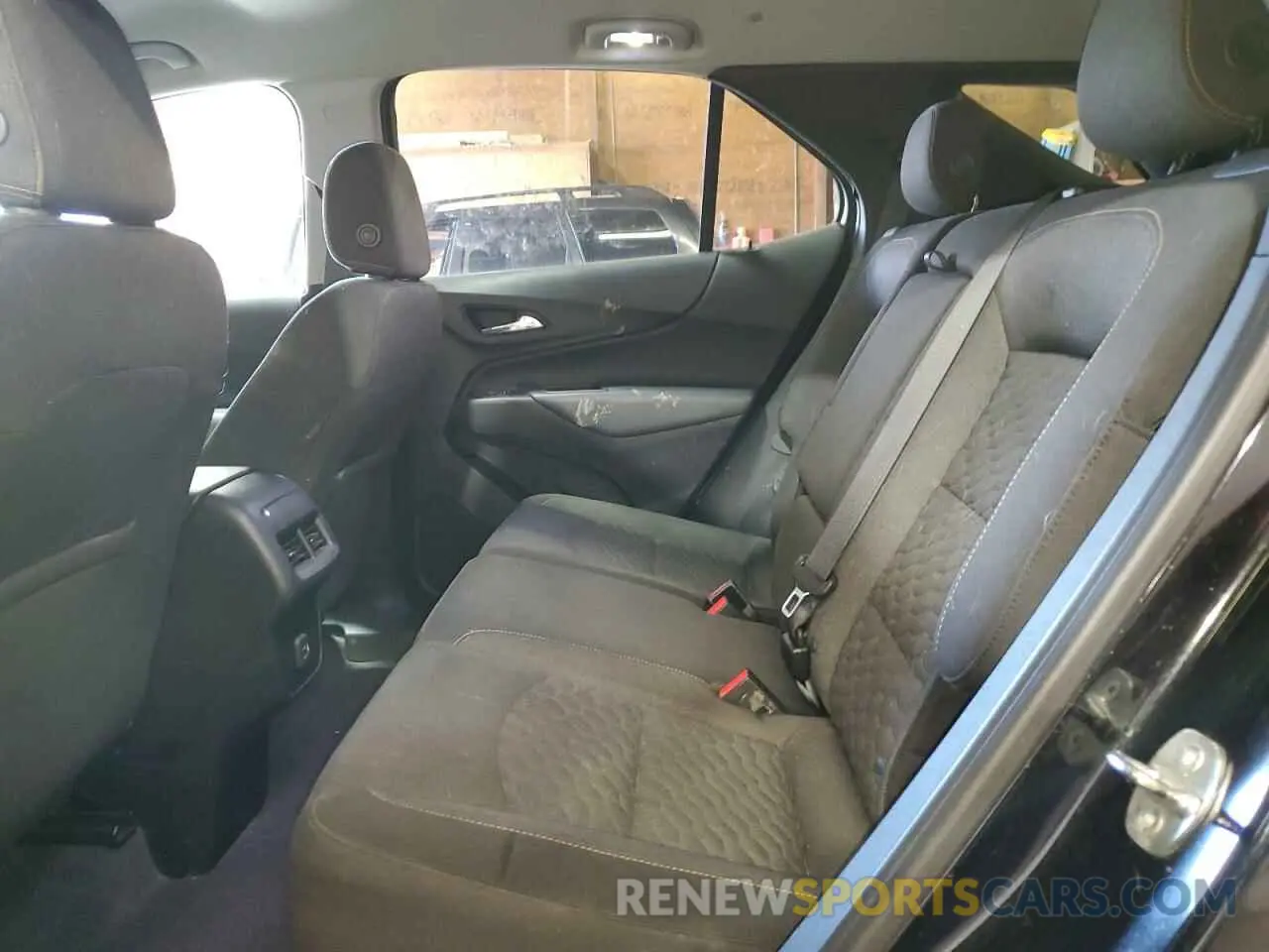 11 Photograph of a damaged car 2GNAXUEV5L6177352 CHEVROLET EQUINOX 2020