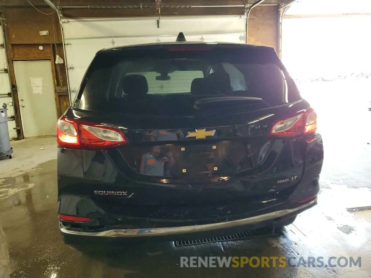 6 Photograph of a damaged car 2GNAXUEV5L6177352 CHEVROLET EQUINOX 2020