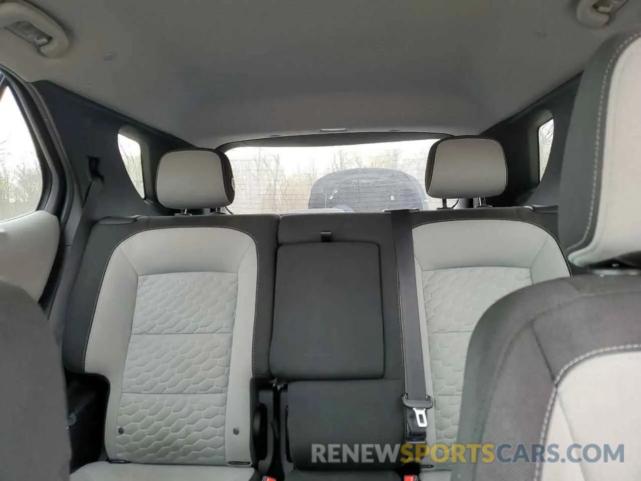 10 Photograph of a damaged car 2GNAXUEV5L6201522 CHEVROLET EQUINOX 2020