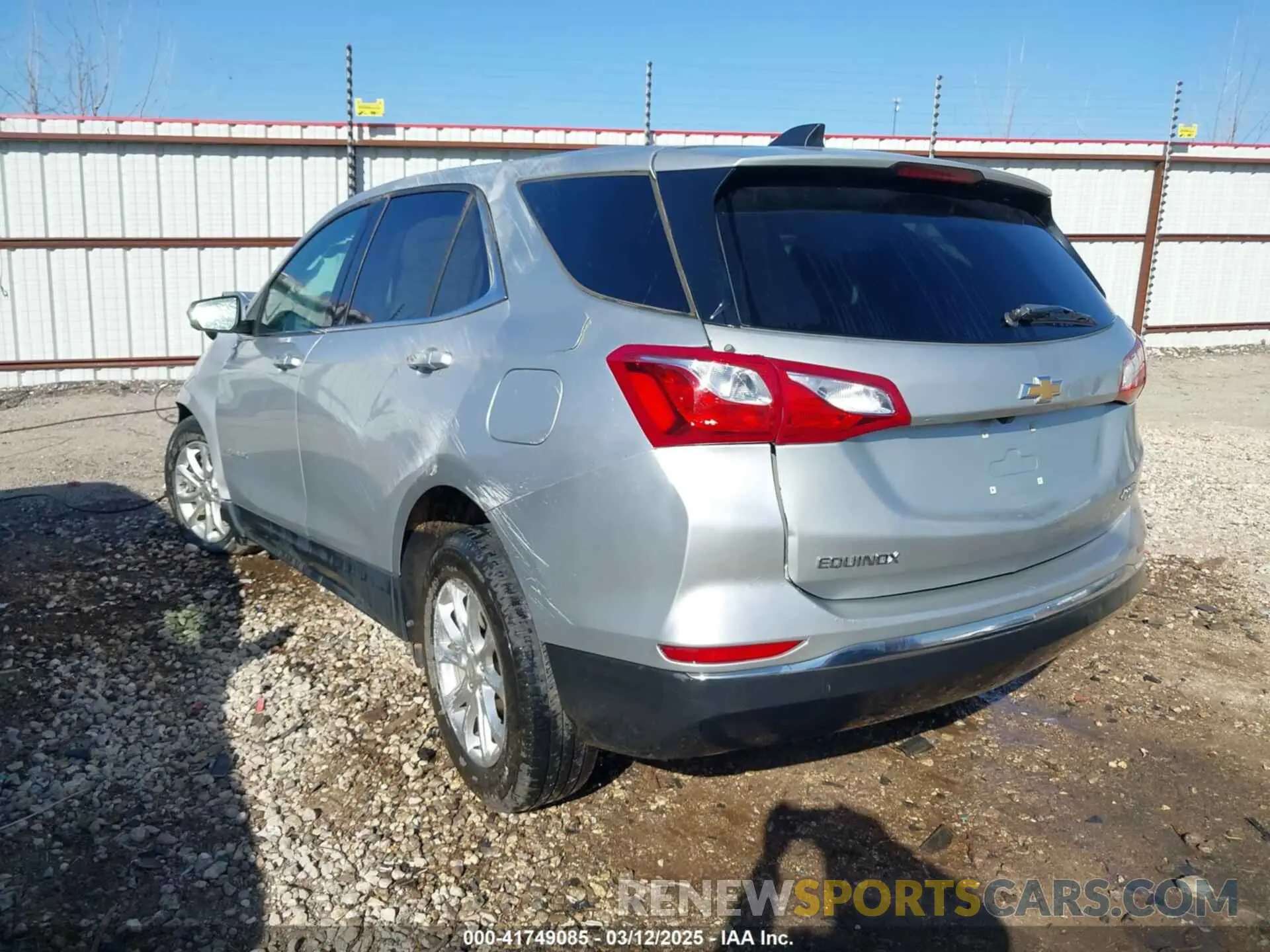 3 Photograph of a damaged car 2GNAXUEV5L6205134 CHEVROLET EQUINOX 2020