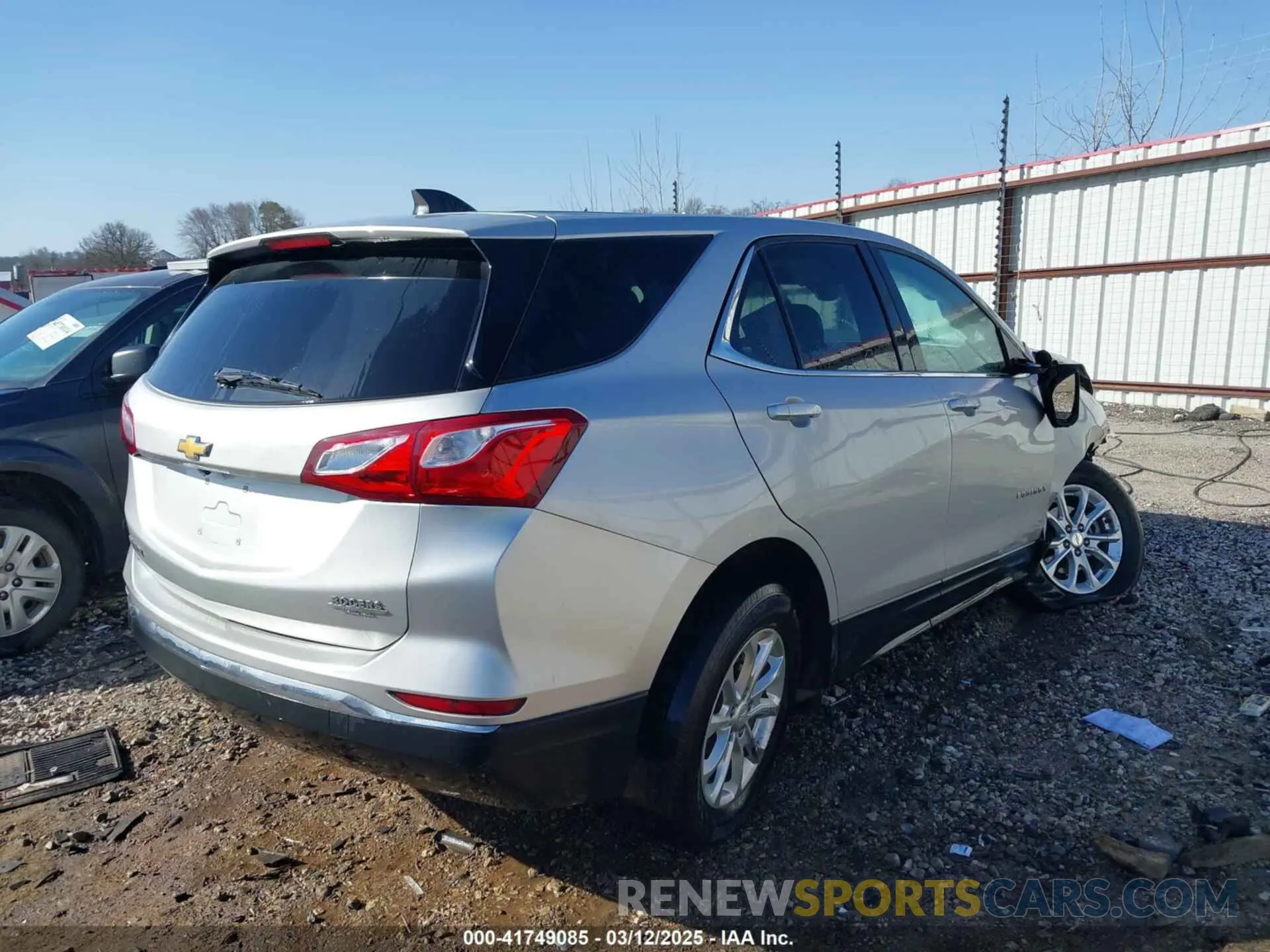 4 Photograph of a damaged car 2GNAXUEV5L6205134 CHEVROLET EQUINOX 2020