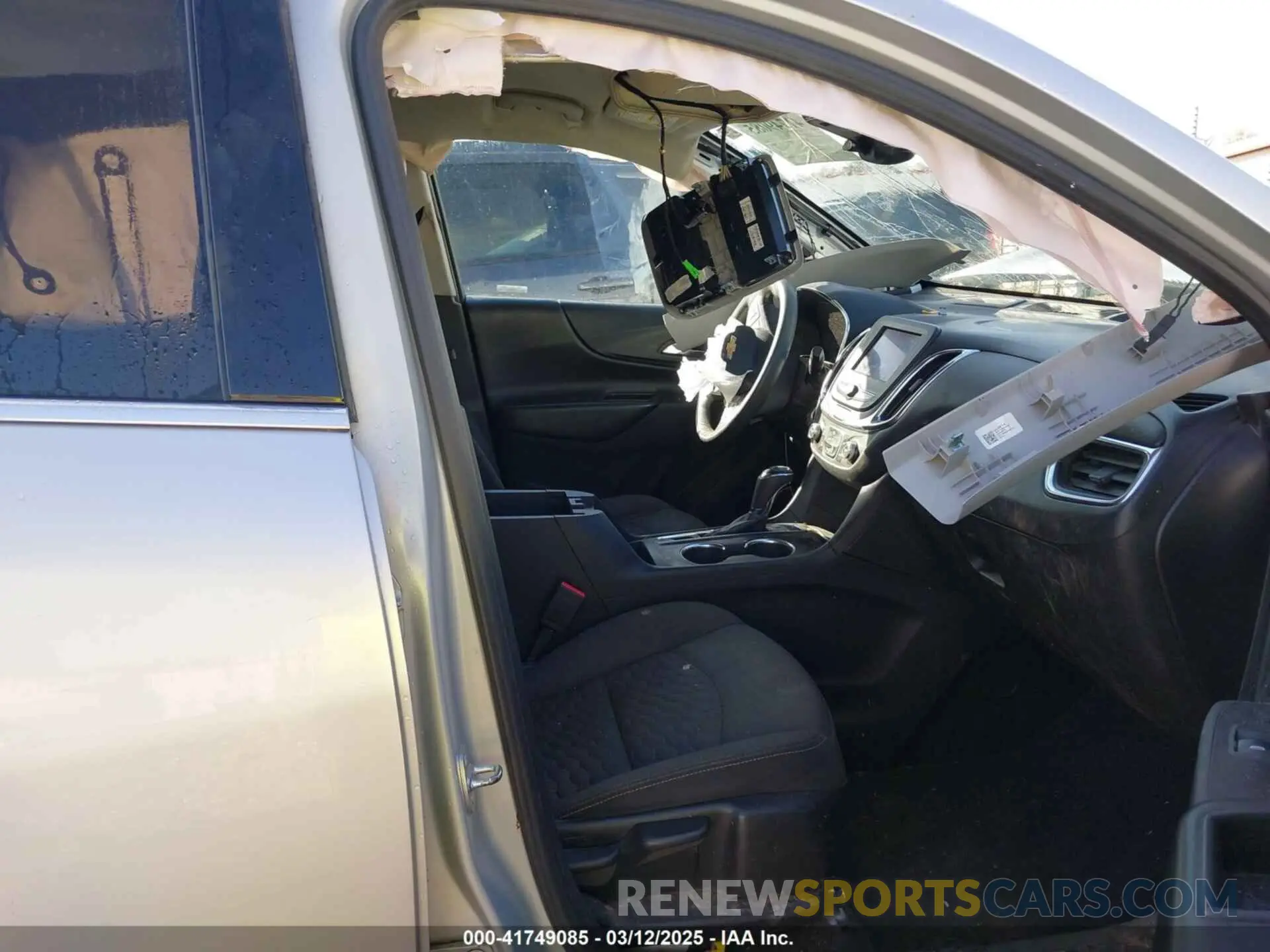 5 Photograph of a damaged car 2GNAXUEV5L6205134 CHEVROLET EQUINOX 2020