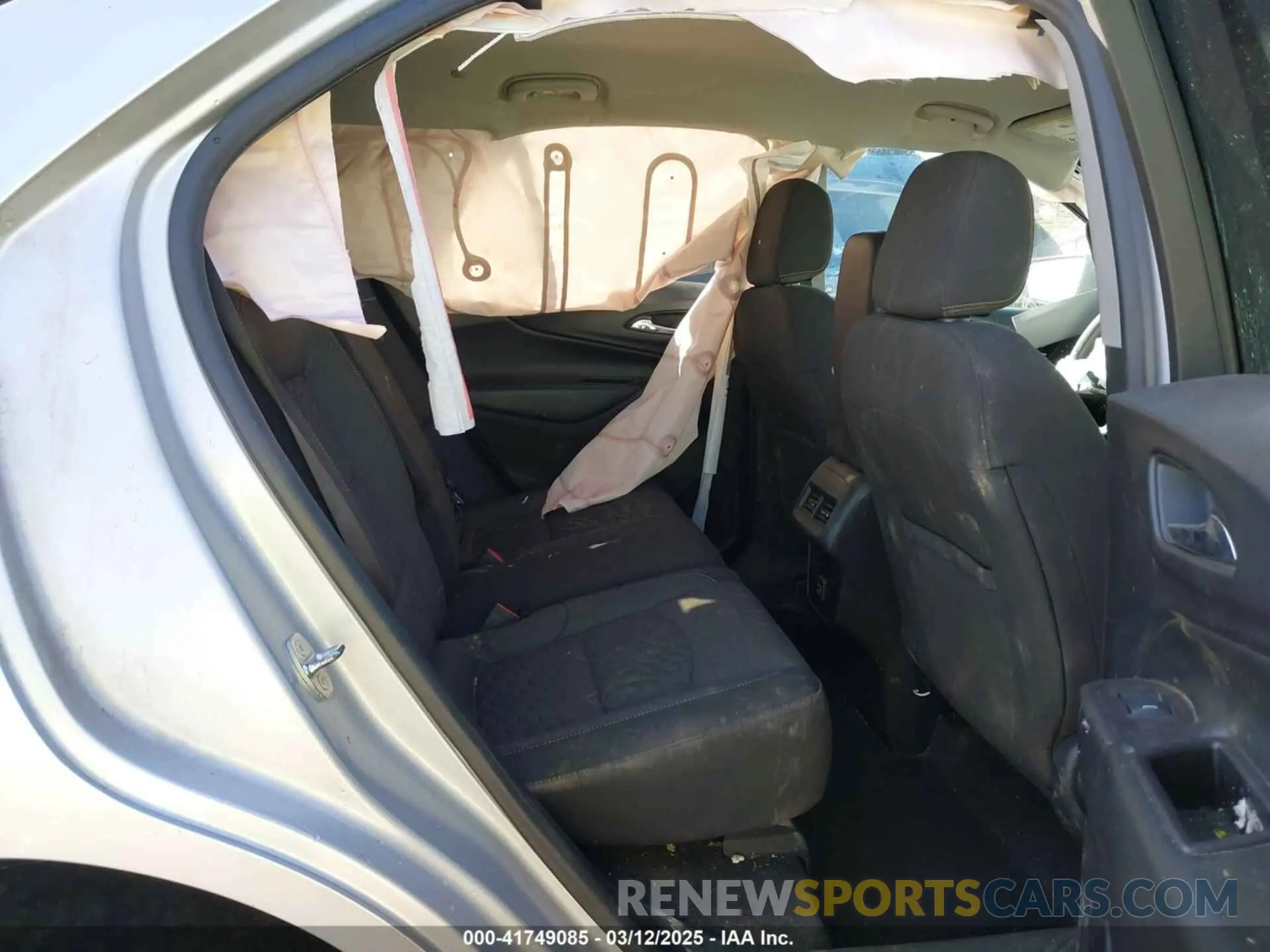 8 Photograph of a damaged car 2GNAXUEV5L6205134 CHEVROLET EQUINOX 2020