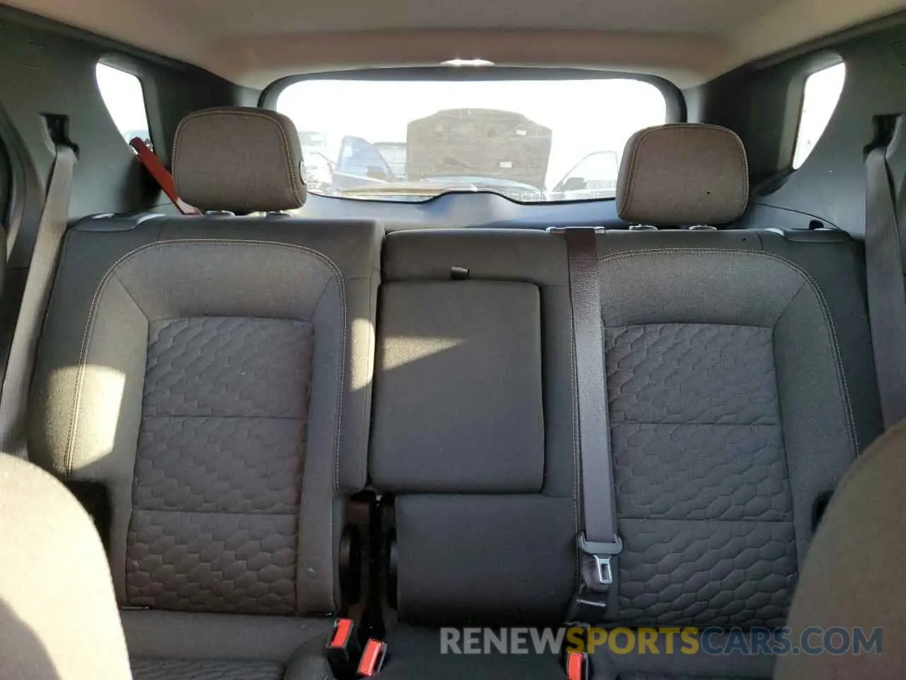 10 Photograph of a damaged car 2GNAXUEV5L6208096 CHEVROLET EQUINOX 2020