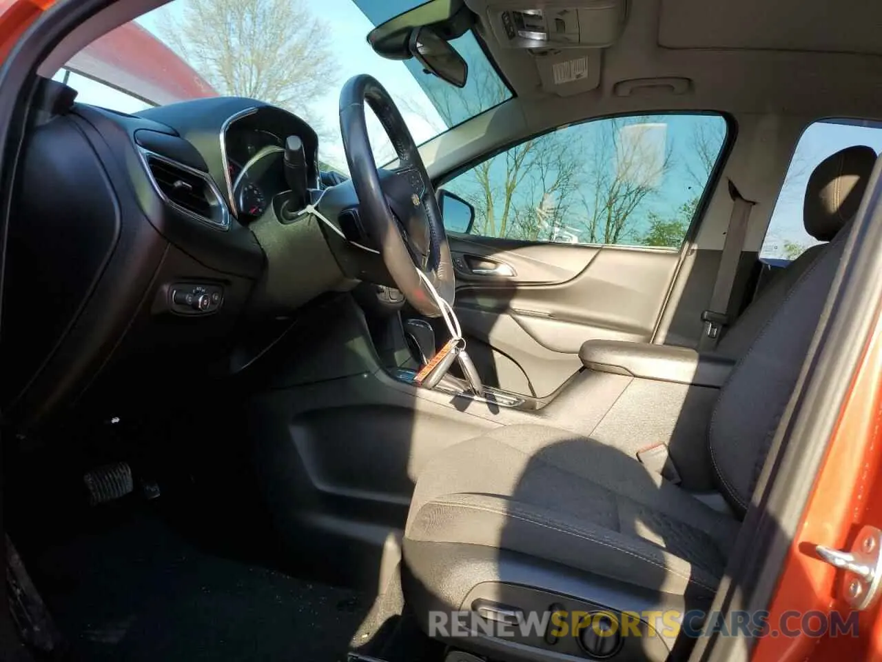 7 Photograph of a damaged car 2GNAXUEV5L6208096 CHEVROLET EQUINOX 2020