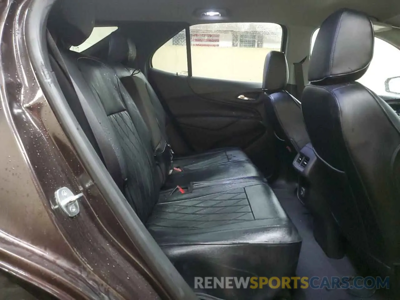 11 Photograph of a damaged car 2GNAXUEV6L6103485 CHEVROLET EQUINOX 2020