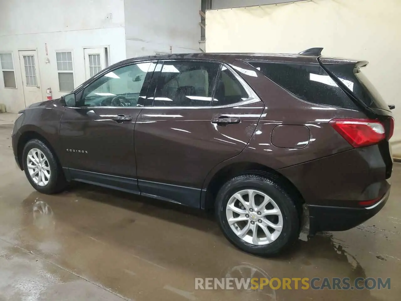 2 Photograph of a damaged car 2GNAXUEV6L6103485 CHEVROLET EQUINOX 2020
