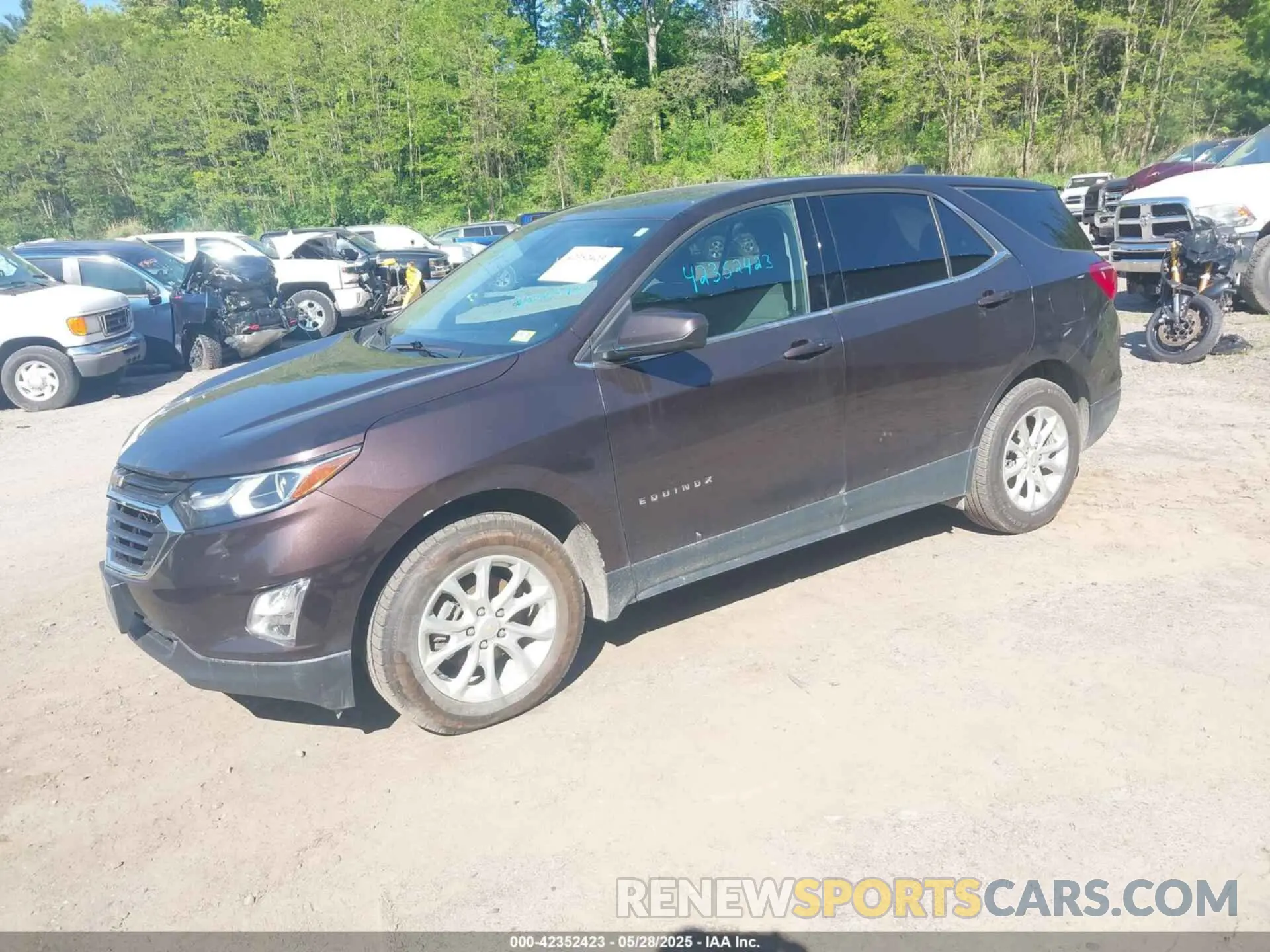 2 Photograph of a damaged car 2GNAXUEV6L6109805 CHEVROLET EQUINOX 2020
